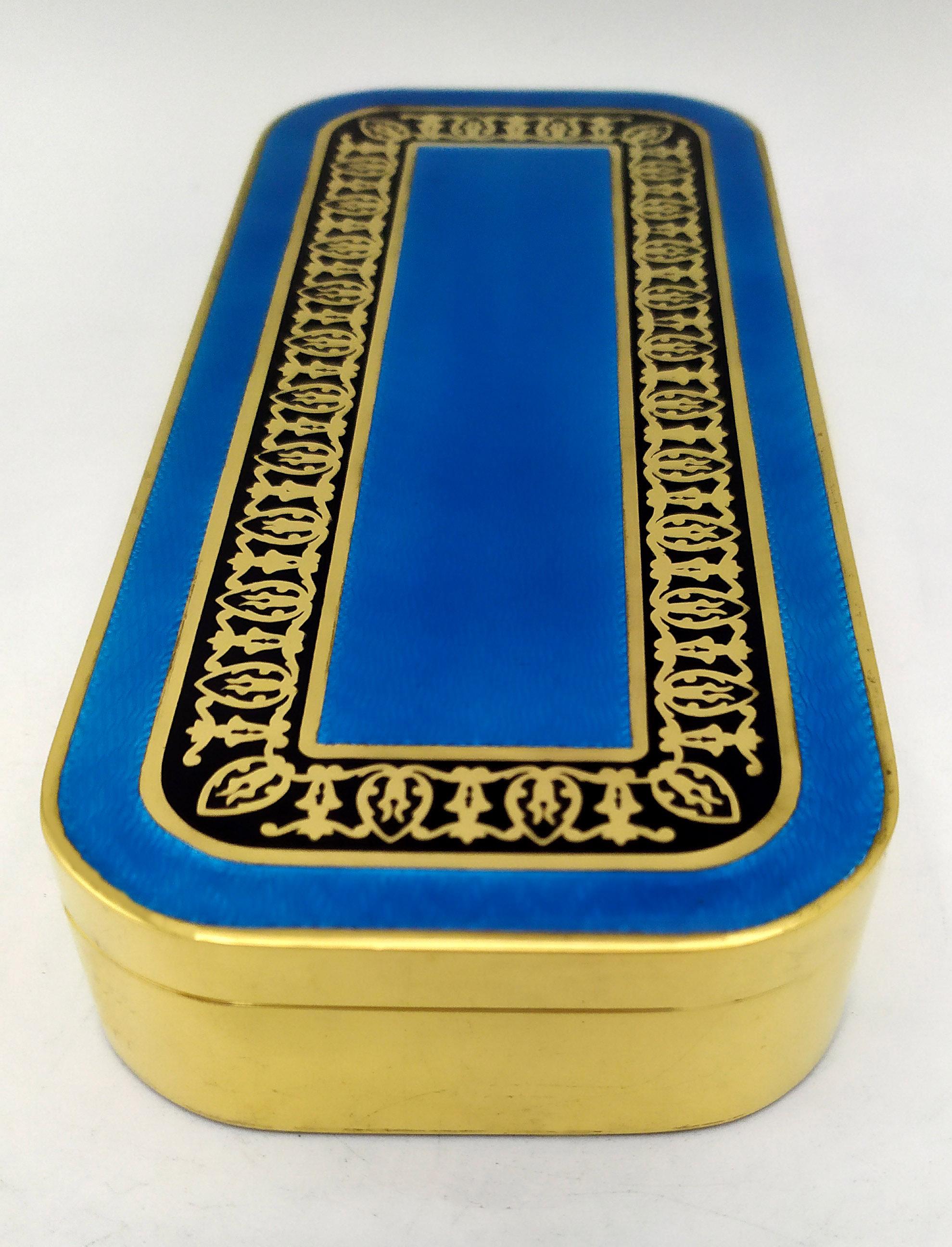 Fine XX secolo Scatola da tavolo con ornamento inciso e smaltato a mano in stile arabo Salimbeni. in vendita