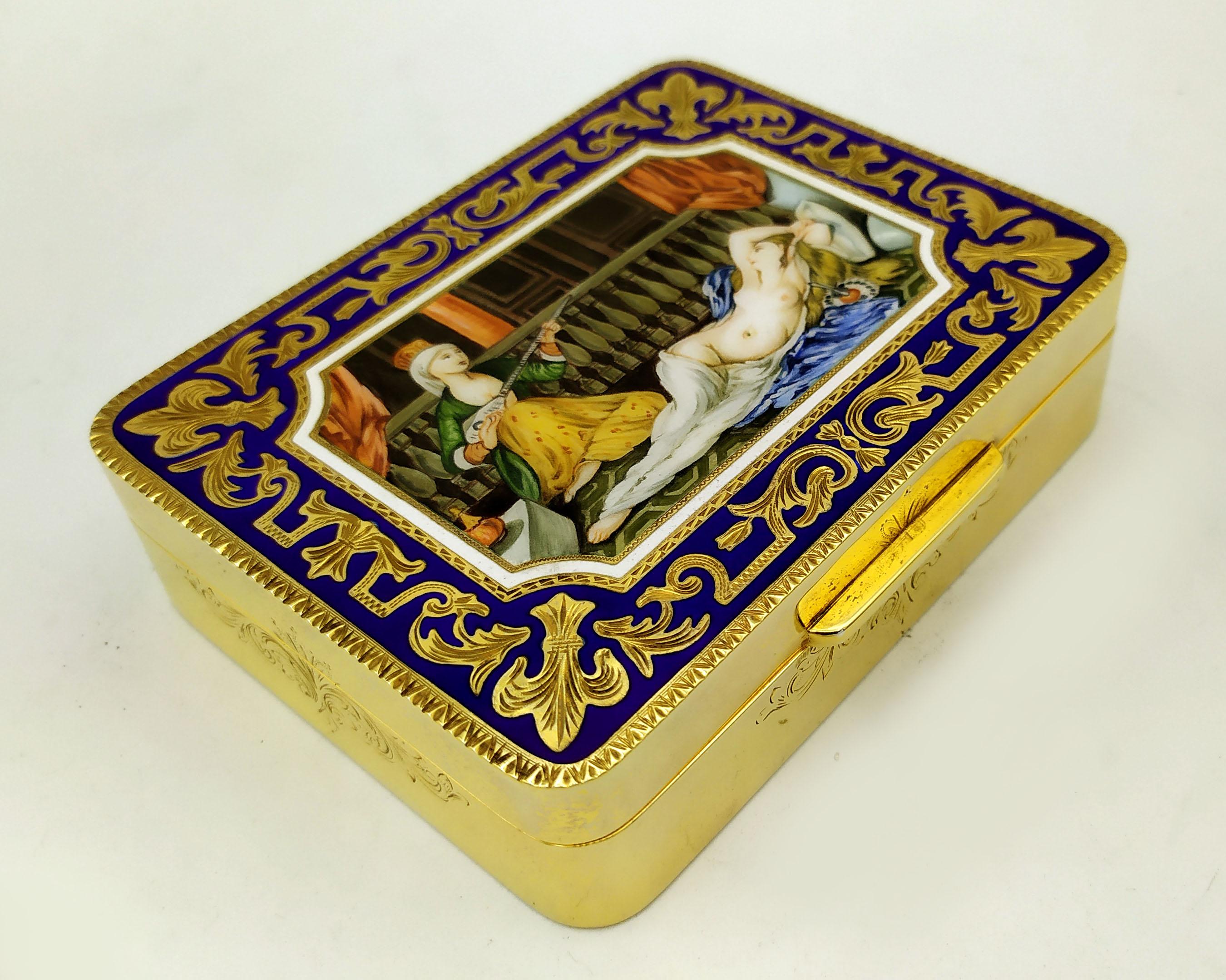 Rectangular table box with rounded corners in sterling silver 925/1000 gold plated with a beautiful hand-engraved and fire-enamelled frame and in the center a beautiful hand painted miniature by the painter Beatrice Mellana reproducing the painting