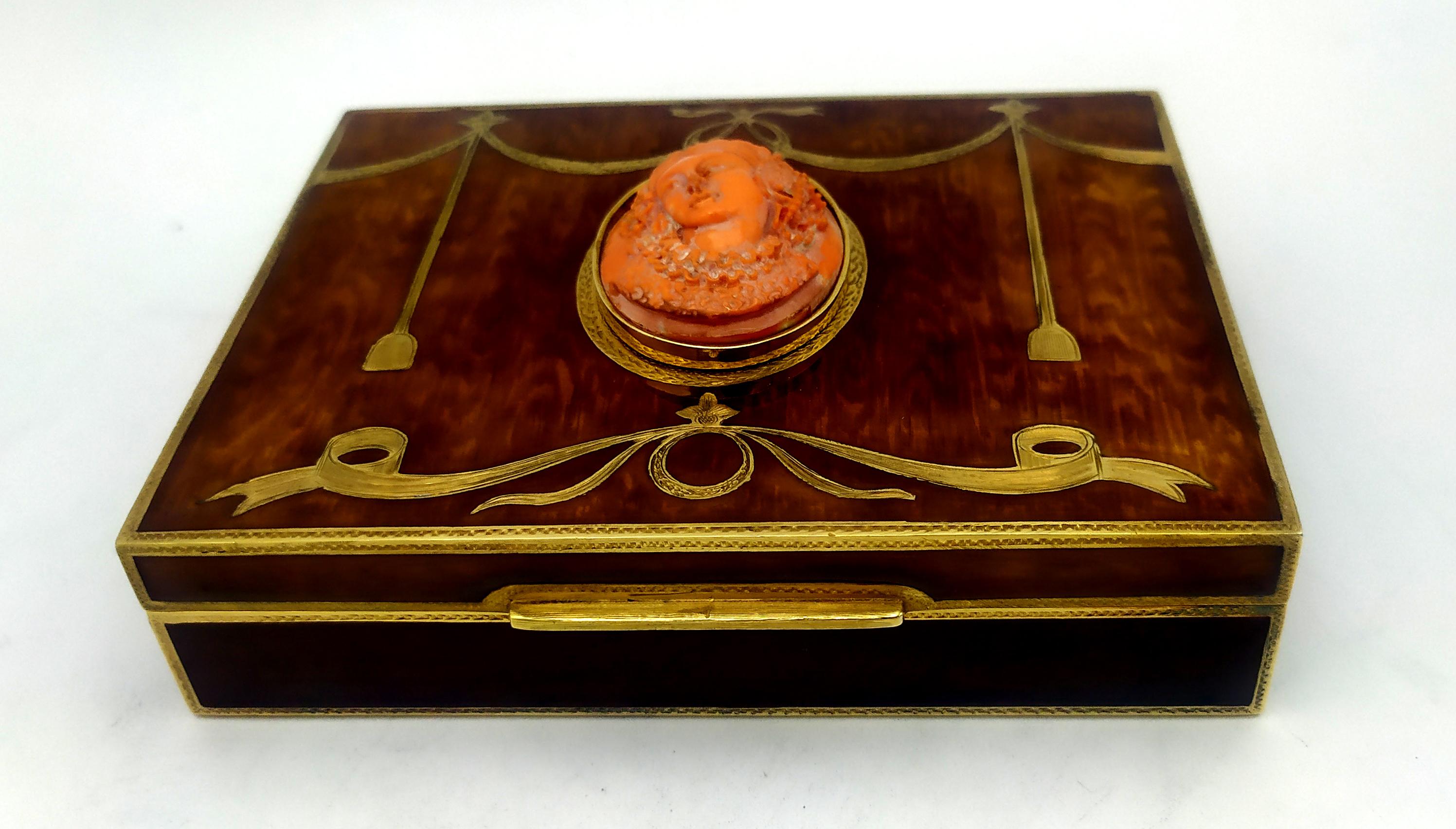 Art Nouveau Table Box hand-engraved wood grain with Coral Salimbeni. For Sale
