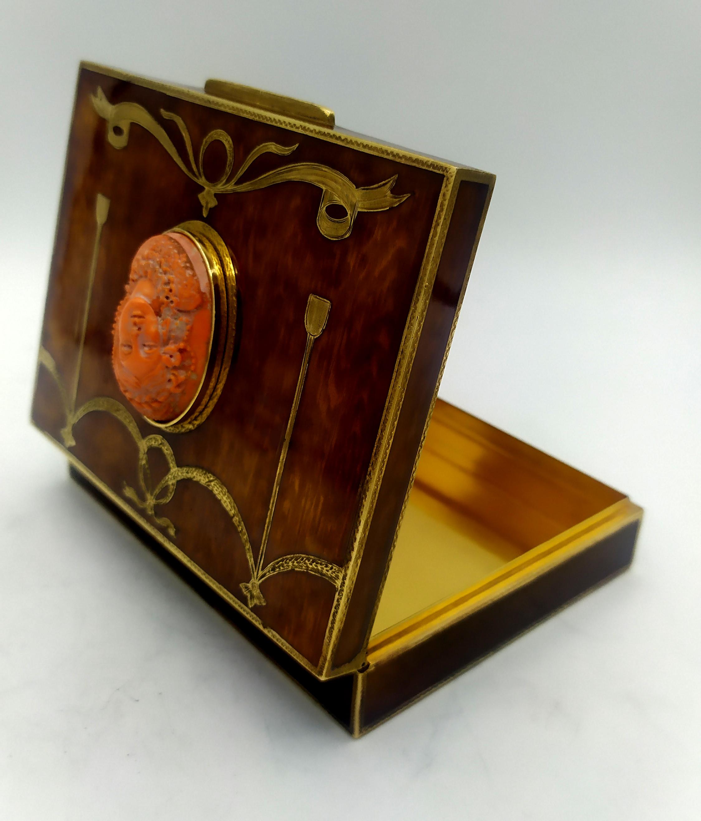 Late 20th Century Table Box hand-engraved wood grain with Coral Salimbeni. For Sale