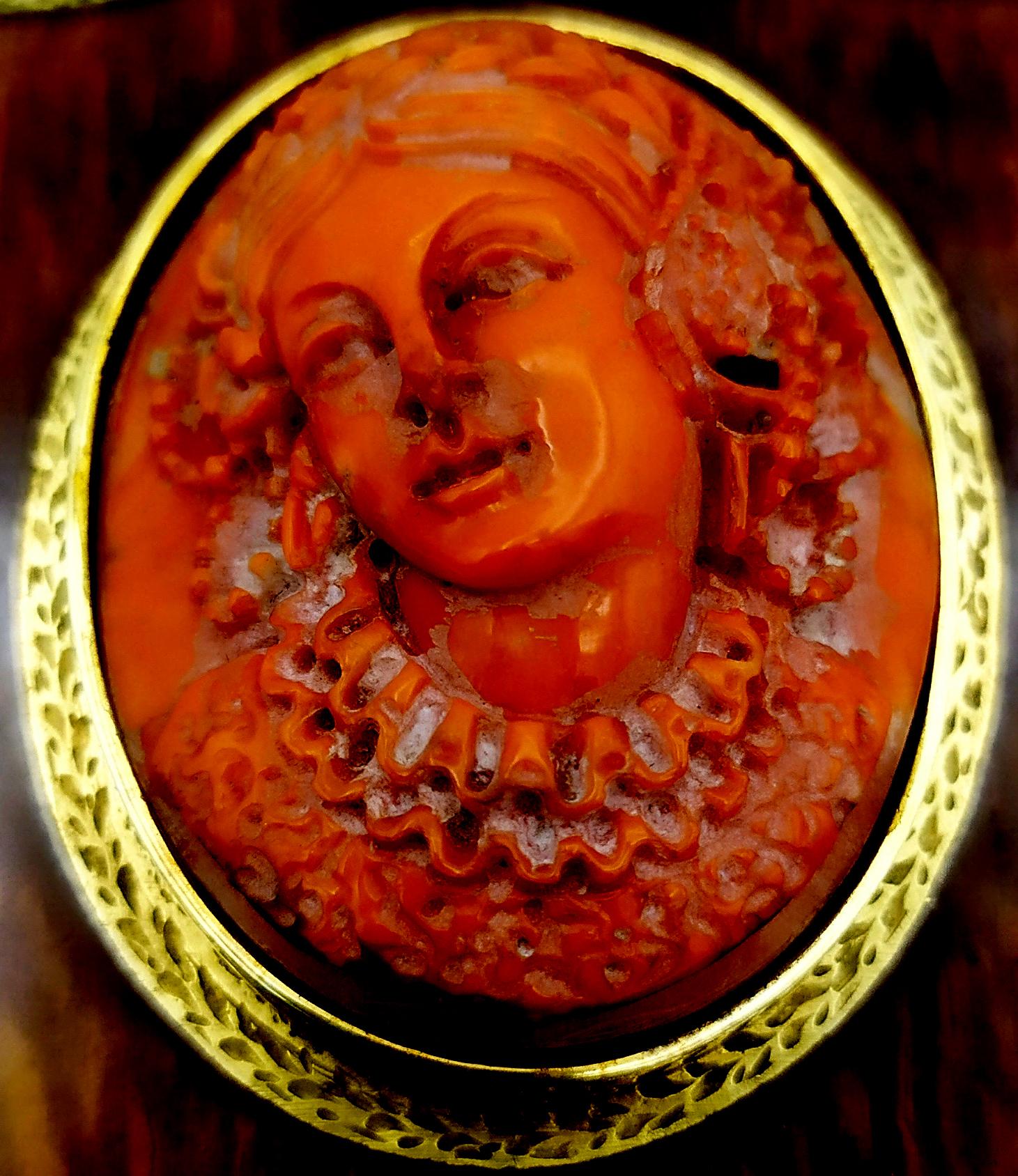 Sterling Silver Table Box hand-engraved wood grain with Coral Salimbeni. For Sale