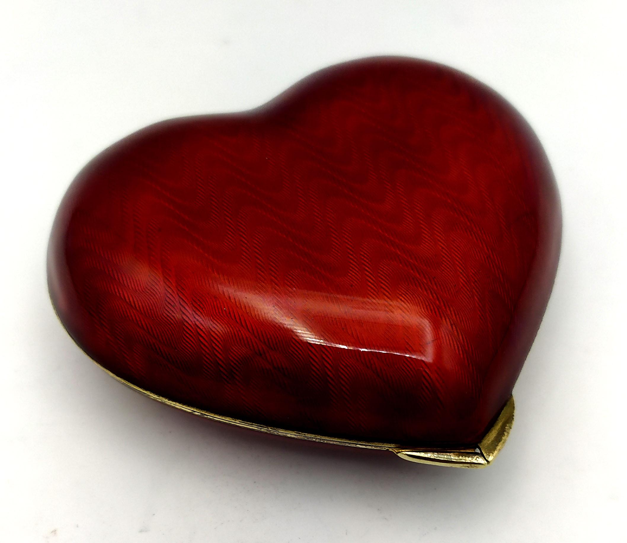 Caja de mesa Forma de corazón Rojo pasión esmaltado al fuego sobre guilloche Salimbeni. Italiano en venta