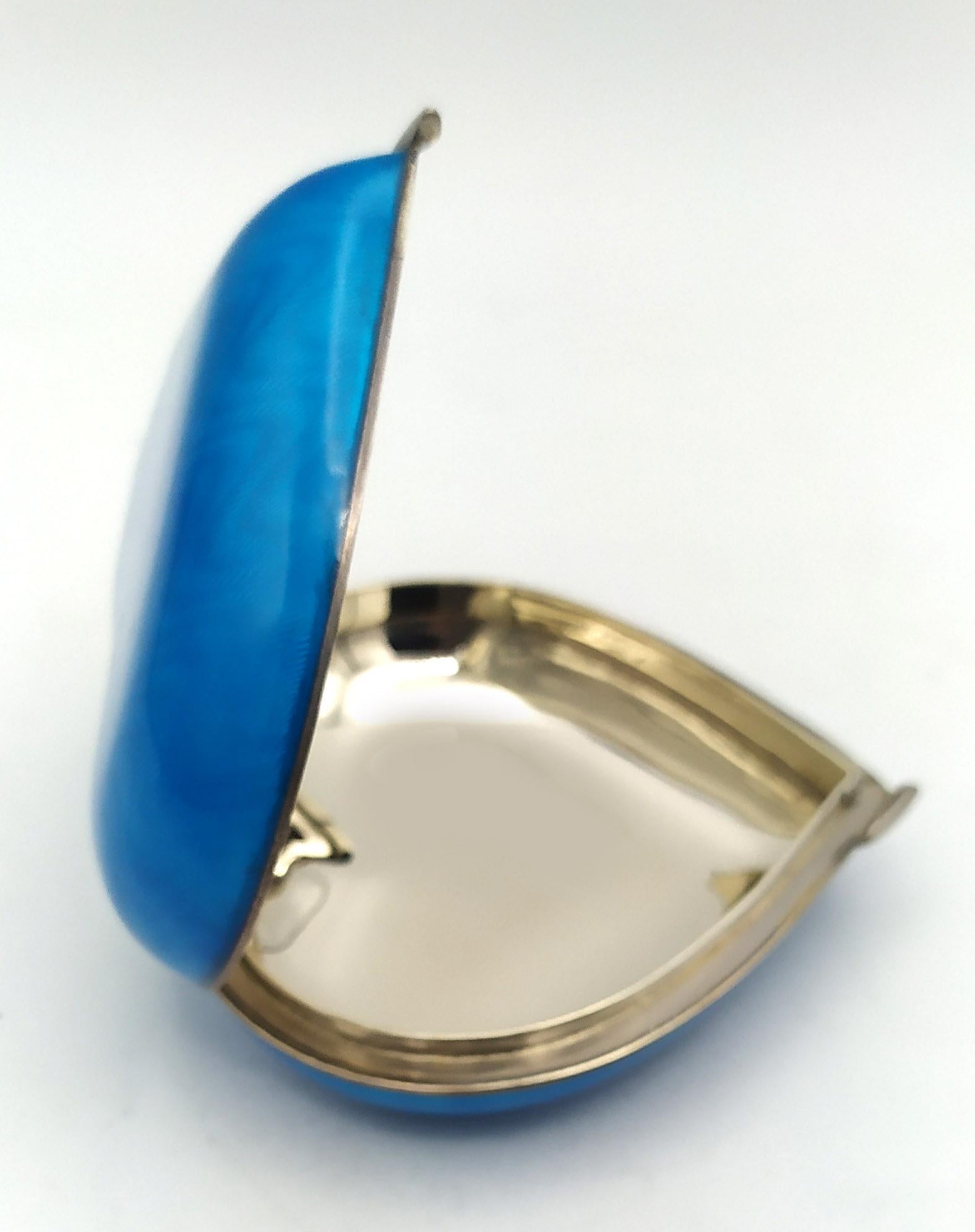 Table Box Heart shape Sky tone fire-enameled on guilloche Salimbeni. For Sale 3