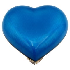 Caja de mesa Forma de corazón Esmaltada al fuego en tono cielo sobre guilloche Salimbeni.