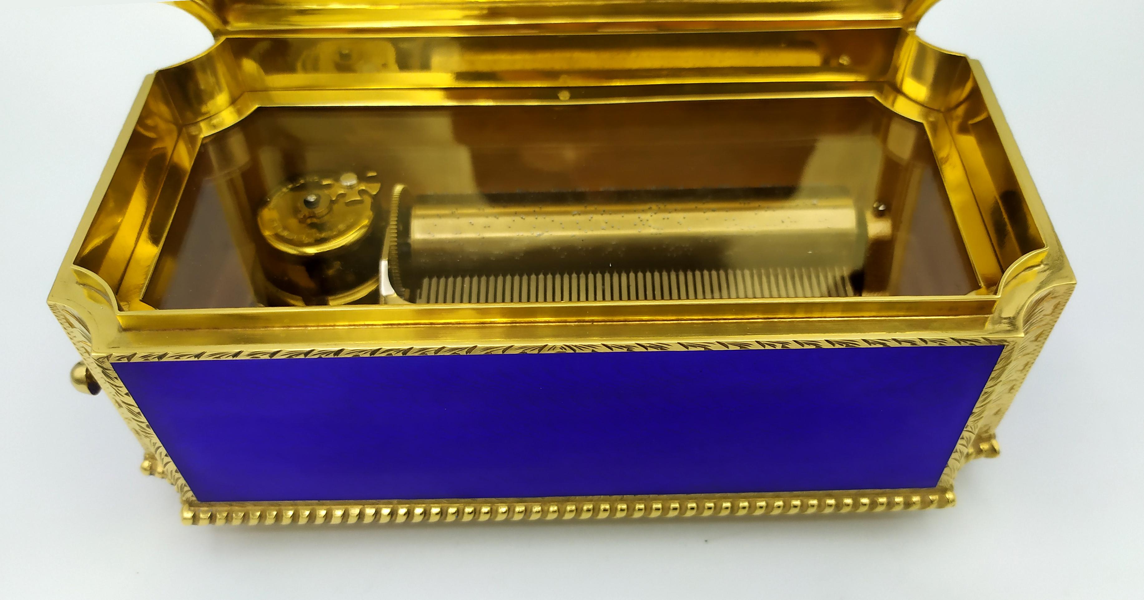 Table Box mechanical musical movement and miniature fired enamel Salimbeni In Excellent Condition For Sale In Firenze, FI