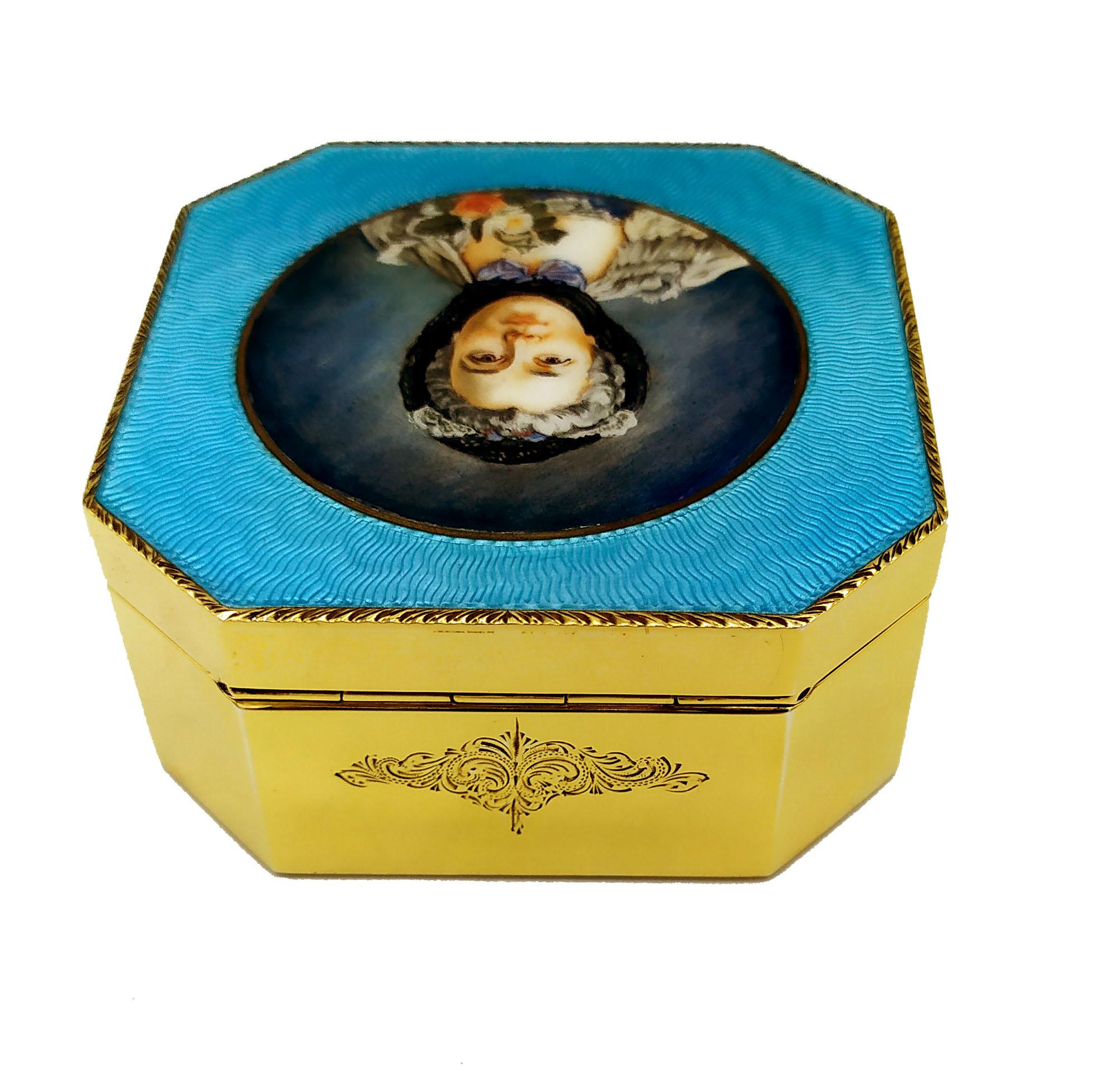 Achteckige hellblaue gebrannte Emaille- und Miniatur-Tischschachtel von Madame Drouais auf Sali (Graviert) im Angebot