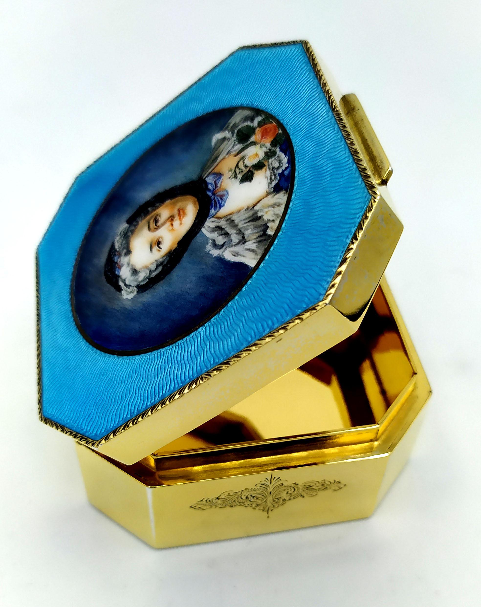 Table Box Octagonal Light Blue Fired Enamel and Miniature Madame Drouais on Sali In Excellent Condition For Sale In Firenze, FI