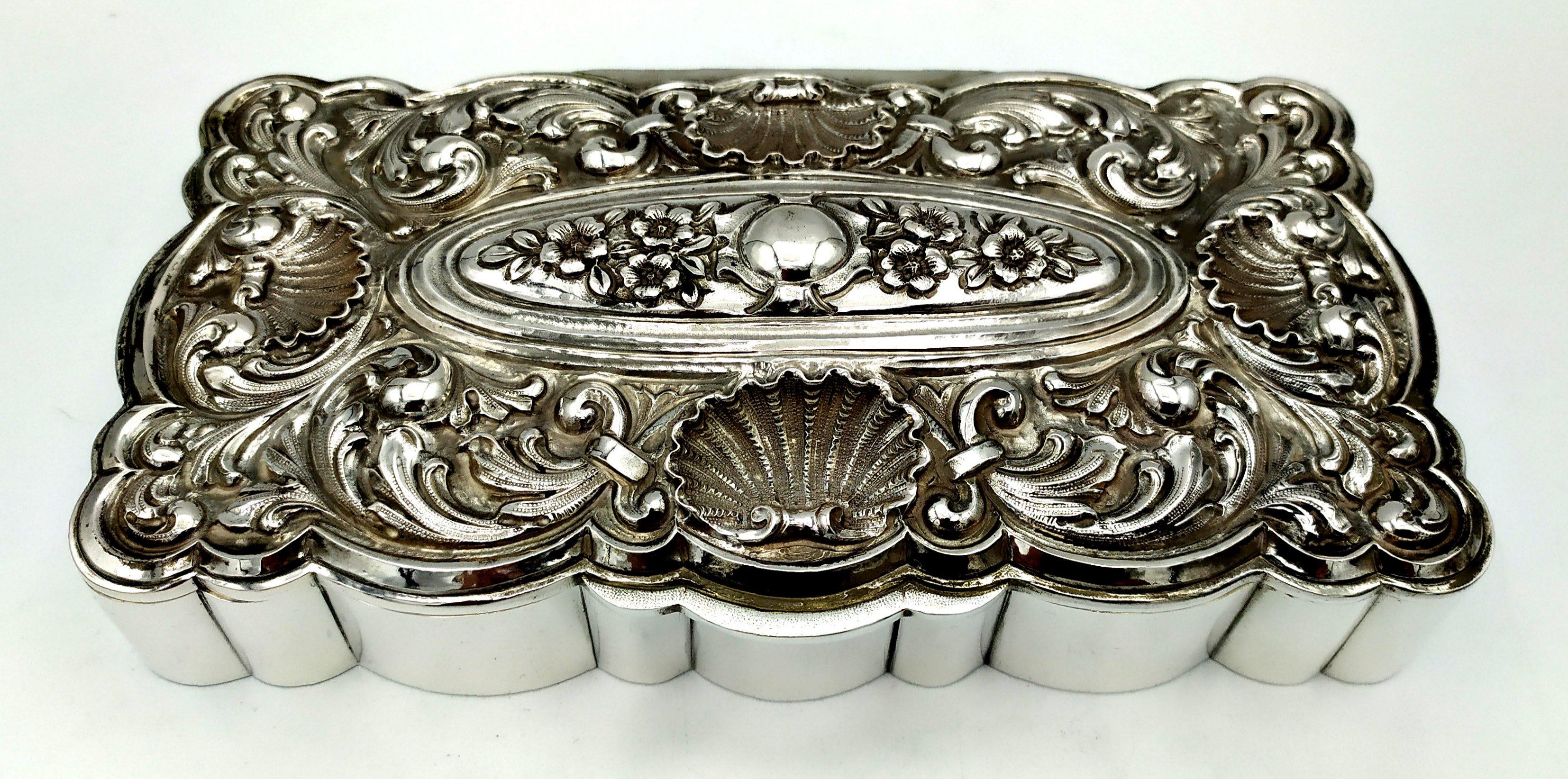 Baroque Table Box table box with finely embossed and hand-chiseled Salimbeni For Sale