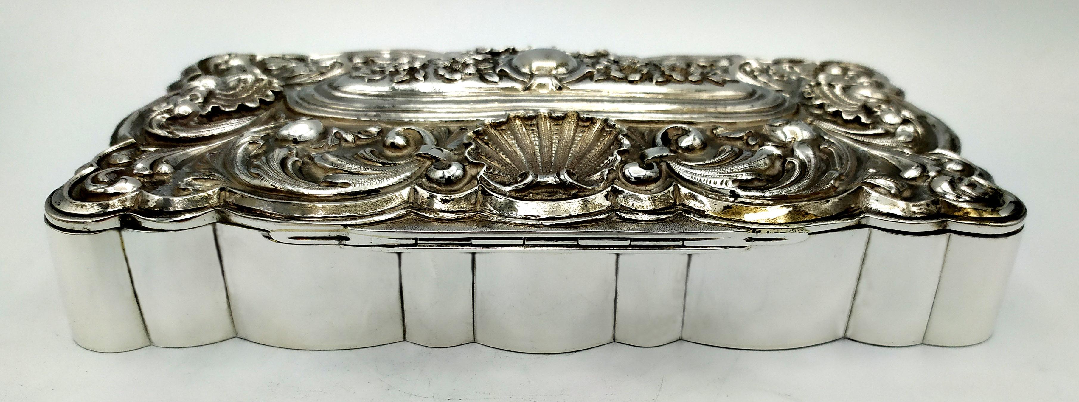 Sterling Silver Table Box table box with finely embossed and hand-chiseled Salimbeni For Sale
