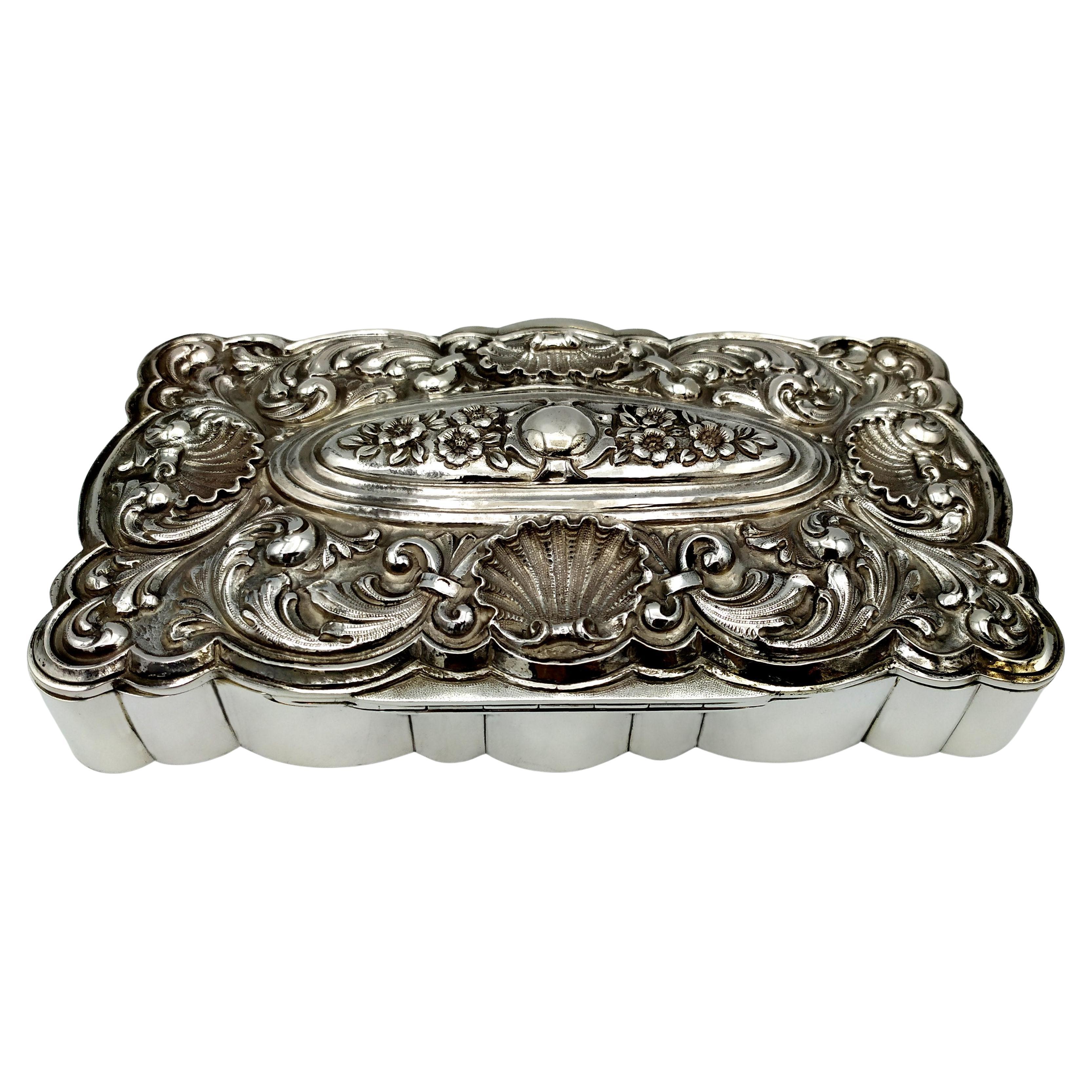 Table Box table box with finely embossed and hand-chiseled Salimbeni