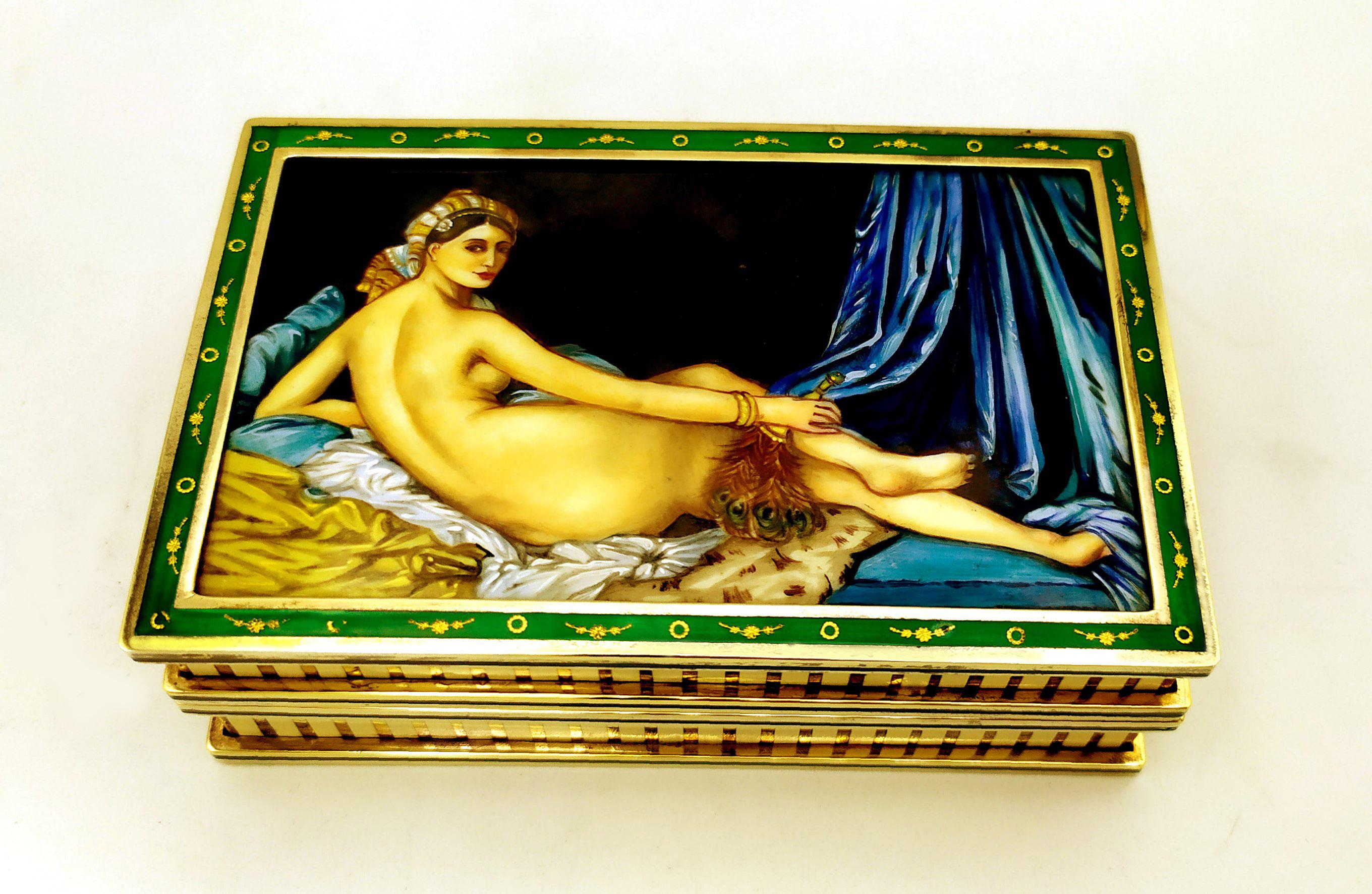 table box in sterling silver 925/1000 gold plated with edges with fire - enamelled stripes and upper frame with insertion of paillons in pure gold and beautRectangular iful fire-enamelled miniature painted by the painter Beatrice Mellana reproducing