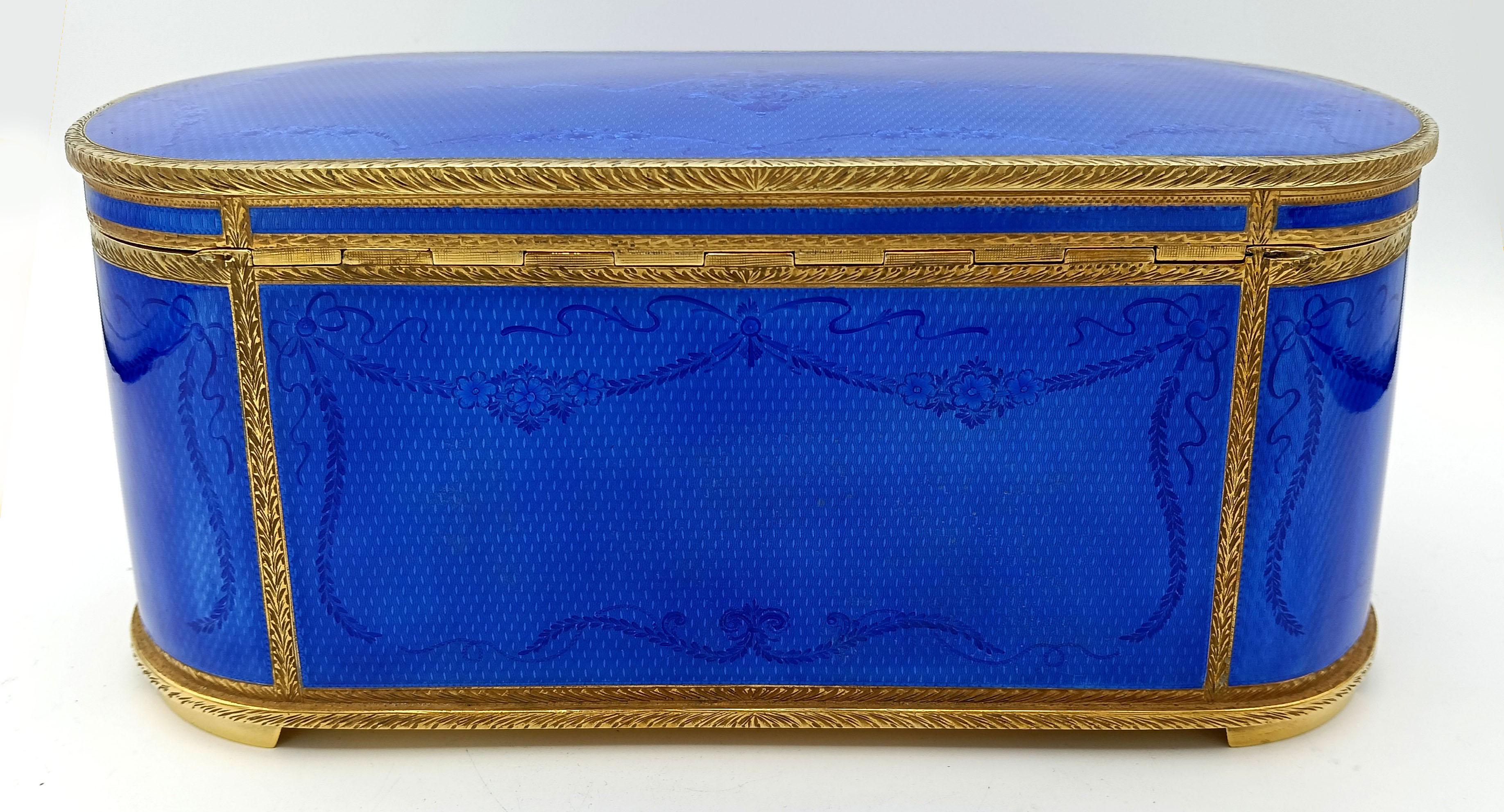 Table box with mechanical musical movement by Swiss company Reuge S.A Salimbeni For Sale 3