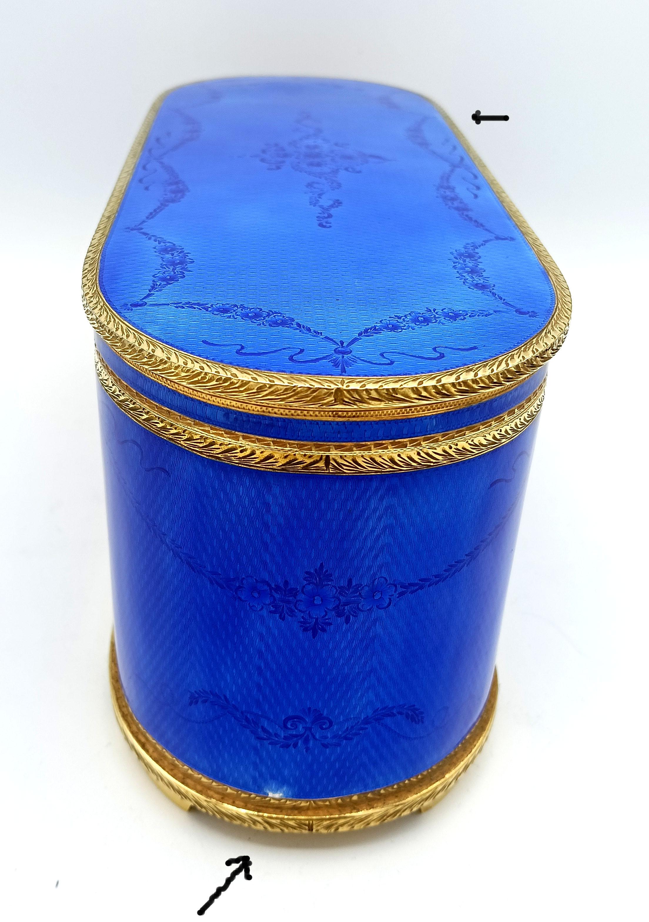 Gold Table box with mechanical musical movement by Swiss company Reuge S.A Salimbeni For Sale