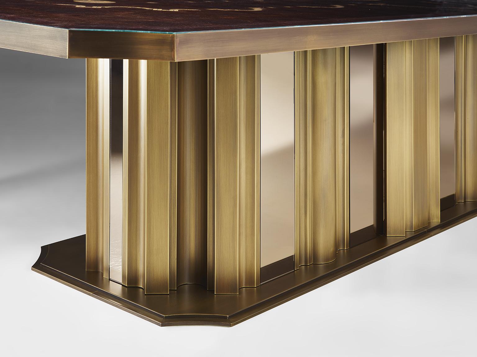 Mosaïque Table en laiton bronzé et miroir en verre à feuilles de bronze ambré avec plateau en mosaïque décoratif en vente