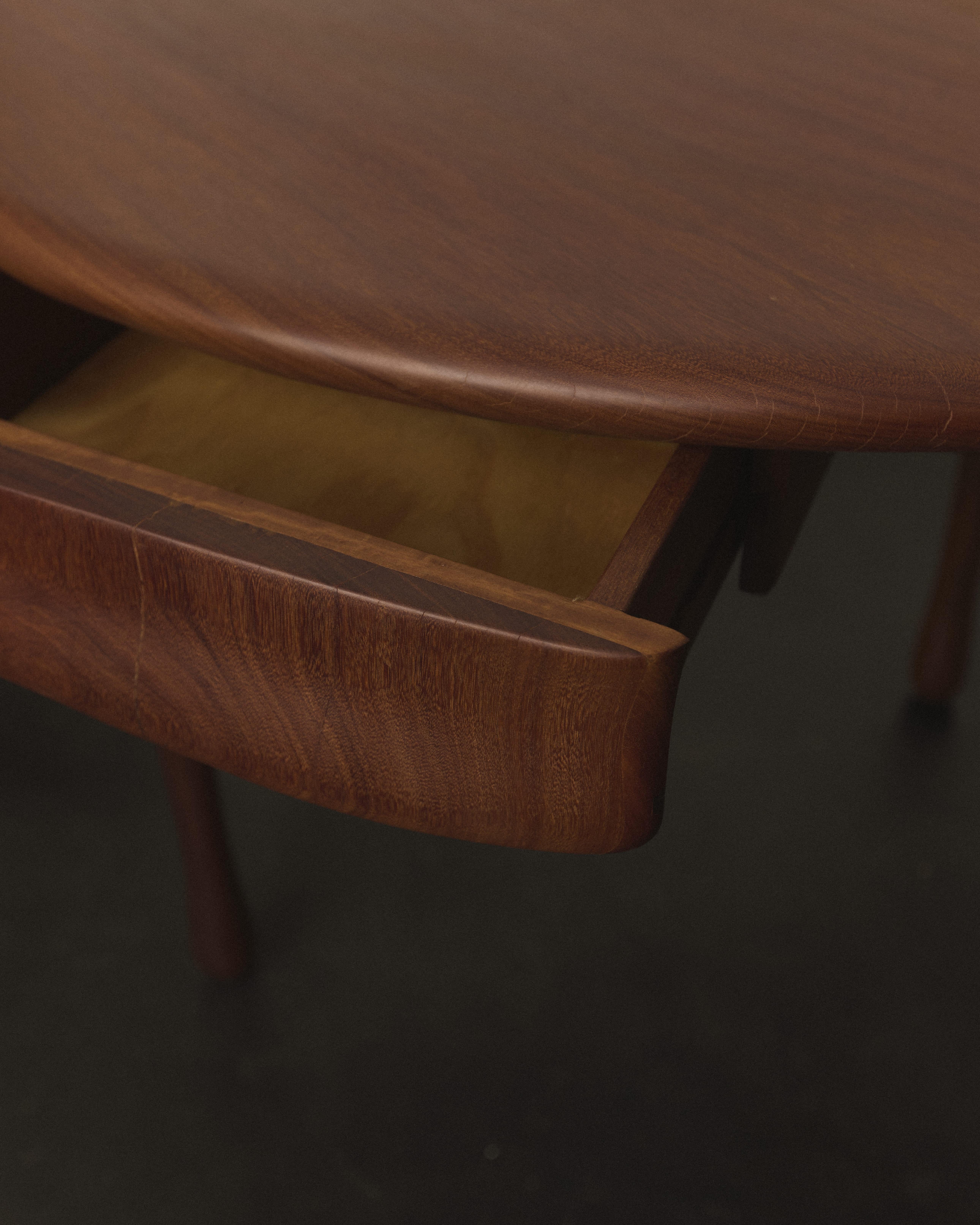 Mesa de Andrew de Freitas Brasileño en venta