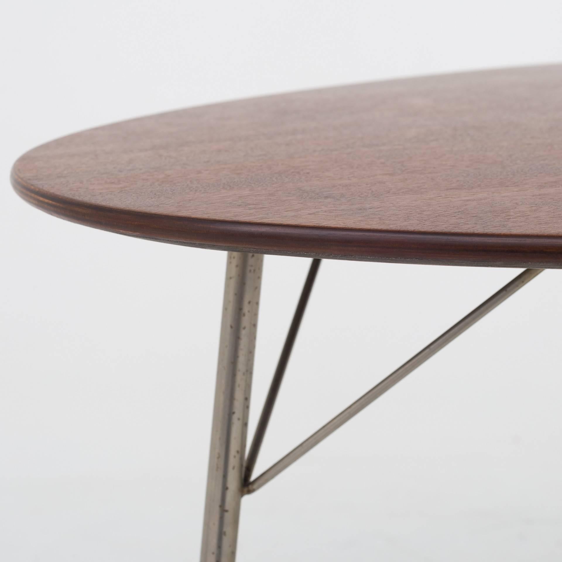 Table by Arne Jacobsen In Good Condition In Copenhagen, DK
