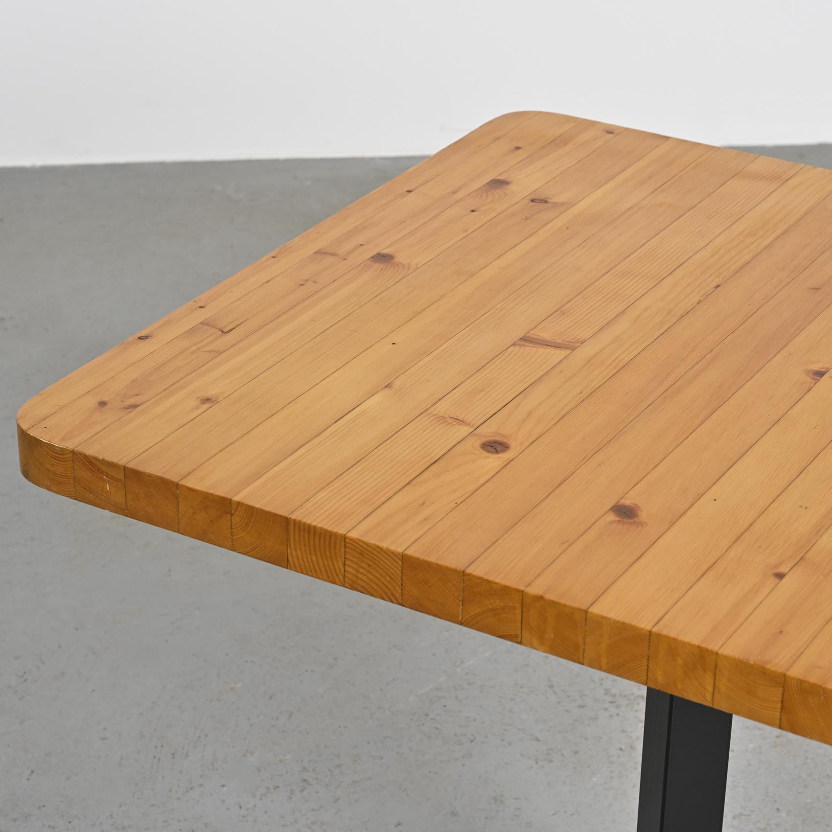 Tavolo di Charlotte Perriand,  Les Arcs circa 1975 in vendita 3