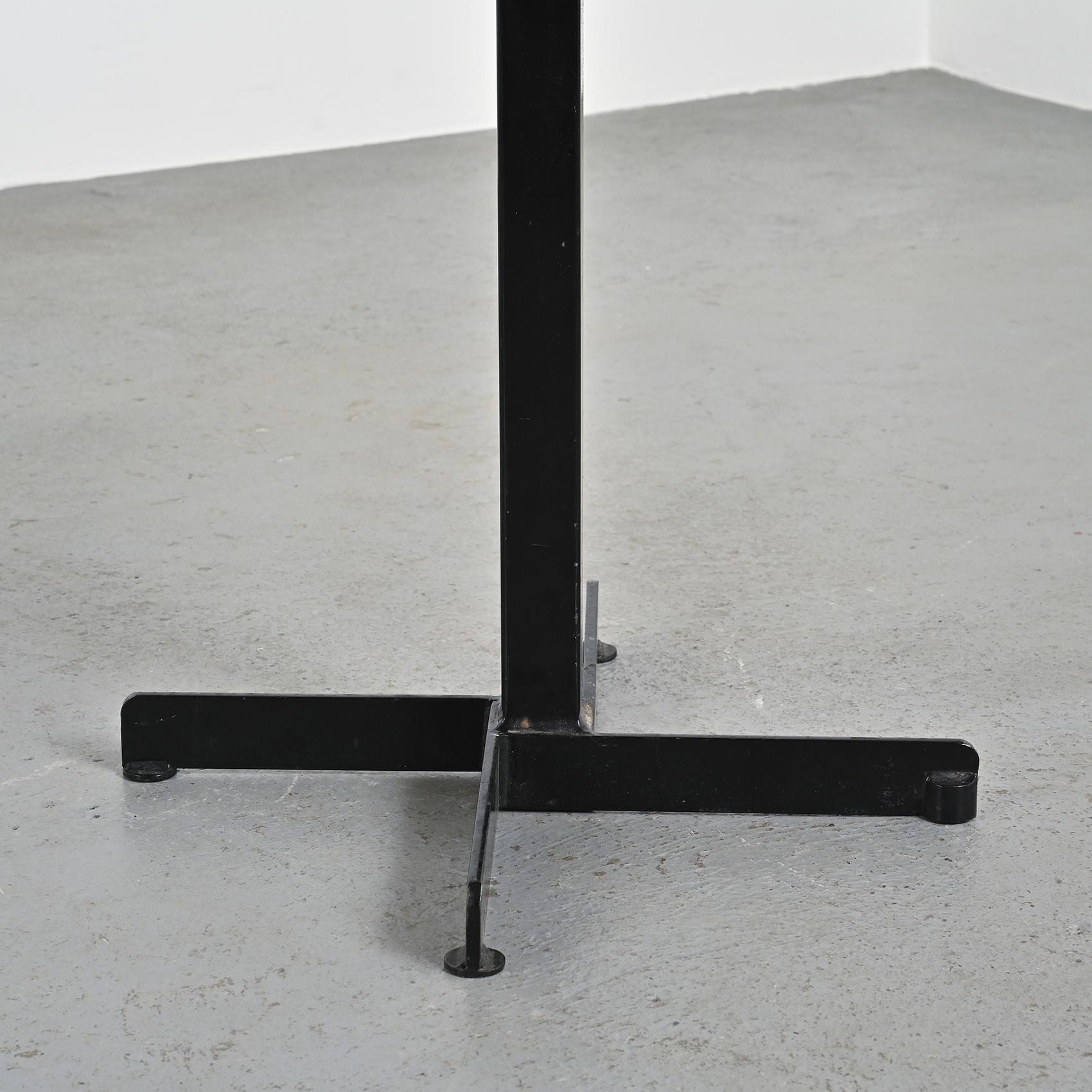 Table by Charlotte Perriand,  Les Arcs circa 1975 en venta 5