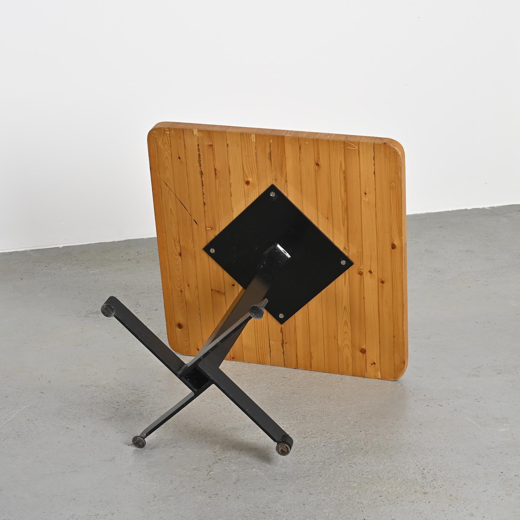 Tavolo di Charlotte Perriand,  Les Arcs circa 1975 in vendita 7