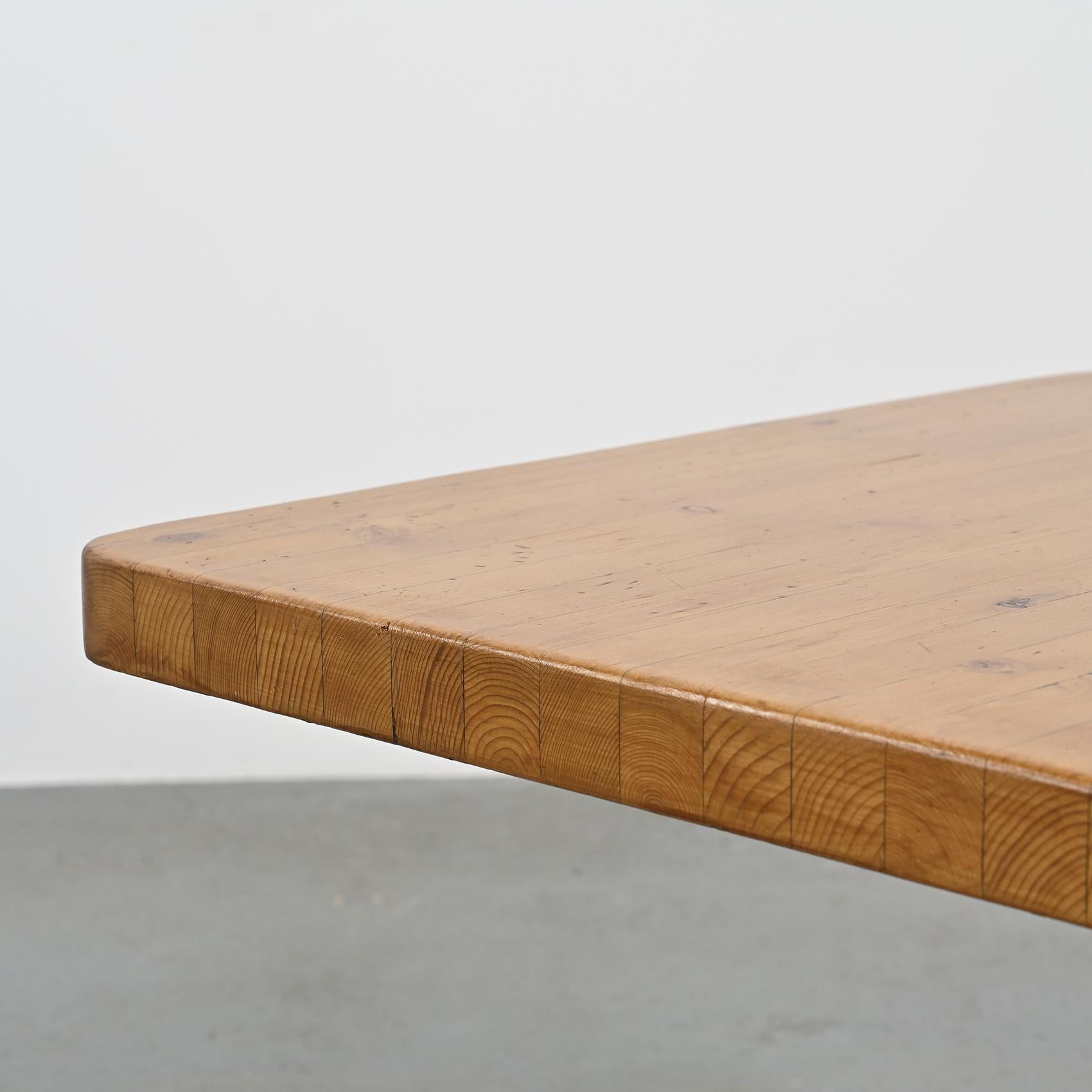 Table by Charlotte Perriand,  Les Arcs circa 1975 Moderno de mediados de siglo en venta