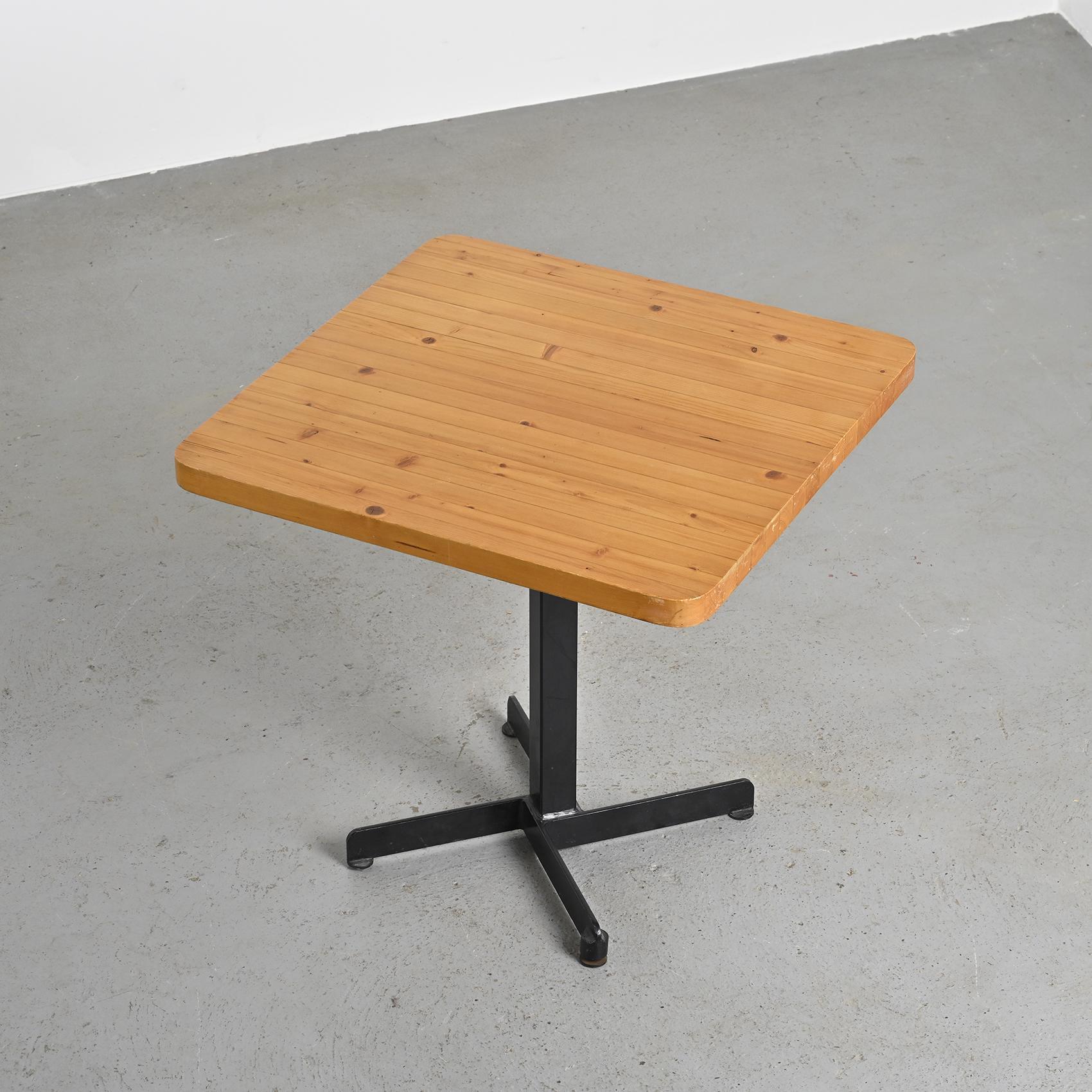 XX secolo Tavolo di Charlotte Perriand,  Les Arcs circa 1975 in vendita