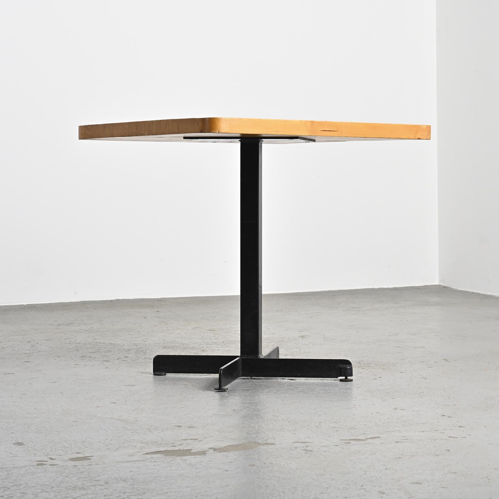 Metallo Tavolo di Charlotte Perriand,  Les Arcs circa 1975 in vendita