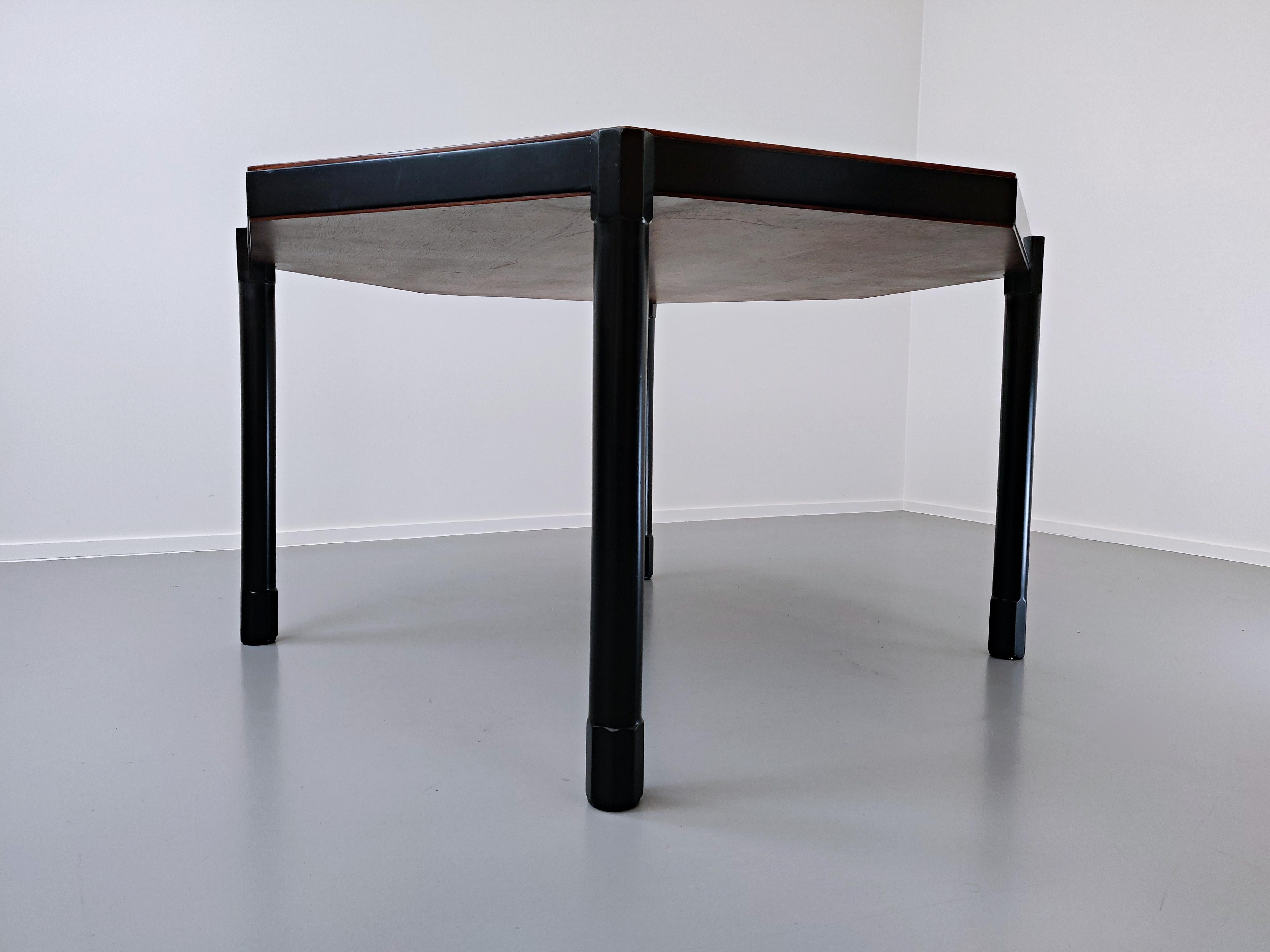 Mid-Century Modern Table by Fratelli Proserpio In Good Condition In Brussels, BE