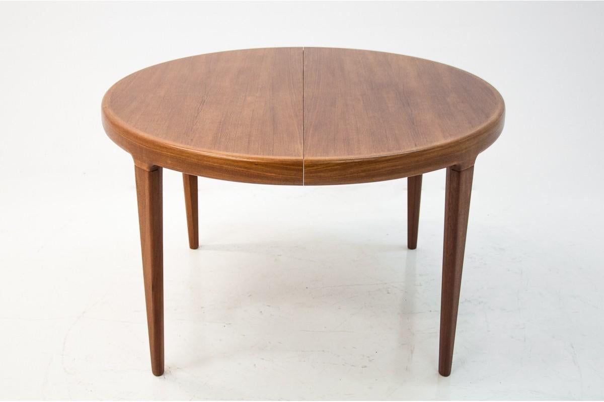 Table by Johannes Andersen, Danish design, 1960s

Currently under renovation.

Dimensions: Height 74 cm, diameter 120 cm, length with 1 insert 168 cm / with 2 inserts 217 cm.
   