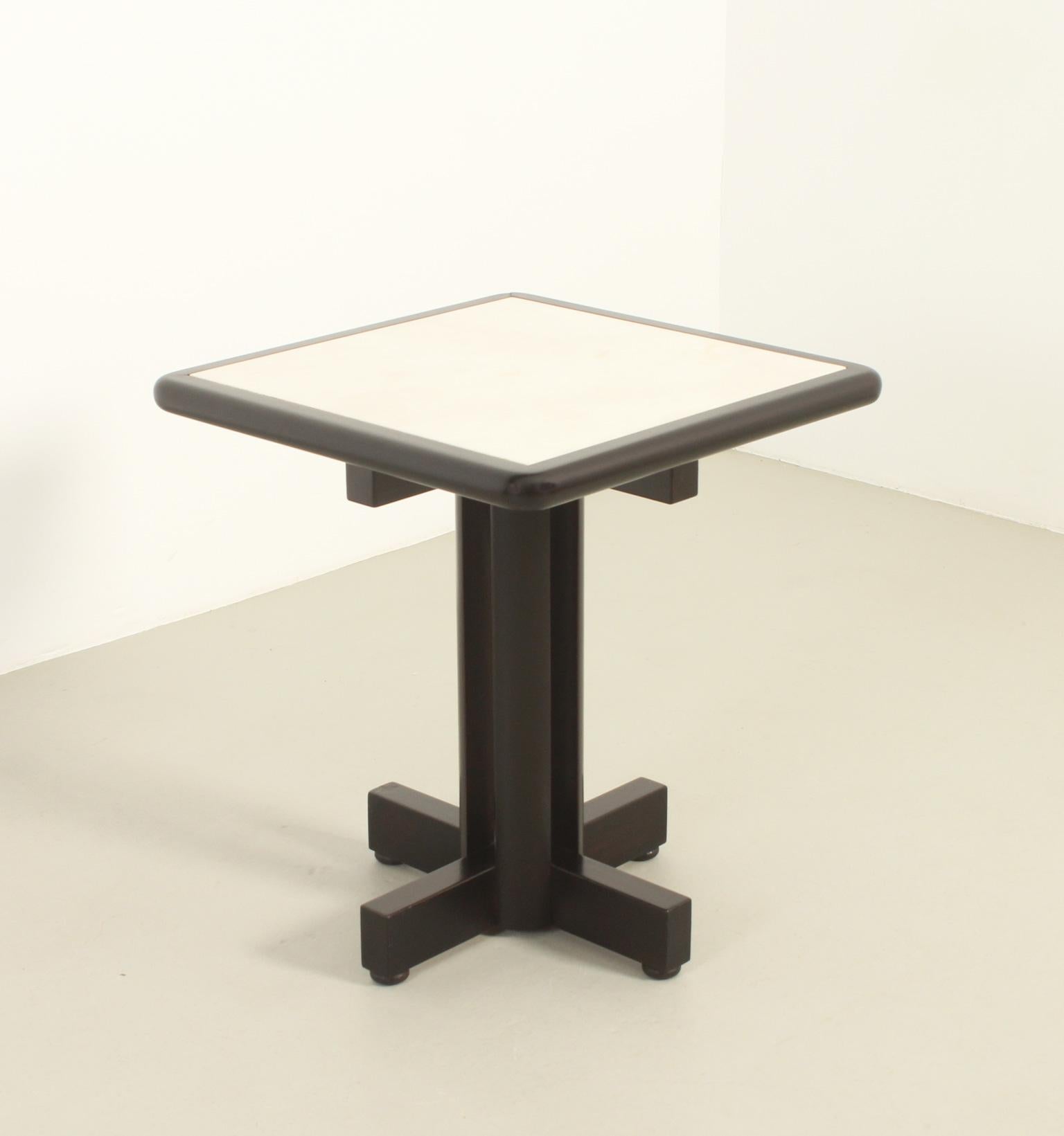 Fad table designed in 1973 by Miguel Milá for the FAD (Fomento Artes Decorativas) Café in Barcelona and produced by Gres, Spain. Solid ukola wood with inlaid marble top.