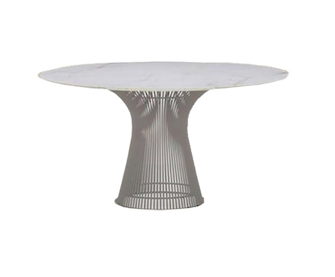 Magnifique table de Warren Platner, New York, New York, années 1960. Table de salle à manger de la Collection S, modèle 3716T, en acier chromé et plateau en marbre blanc cassé. 