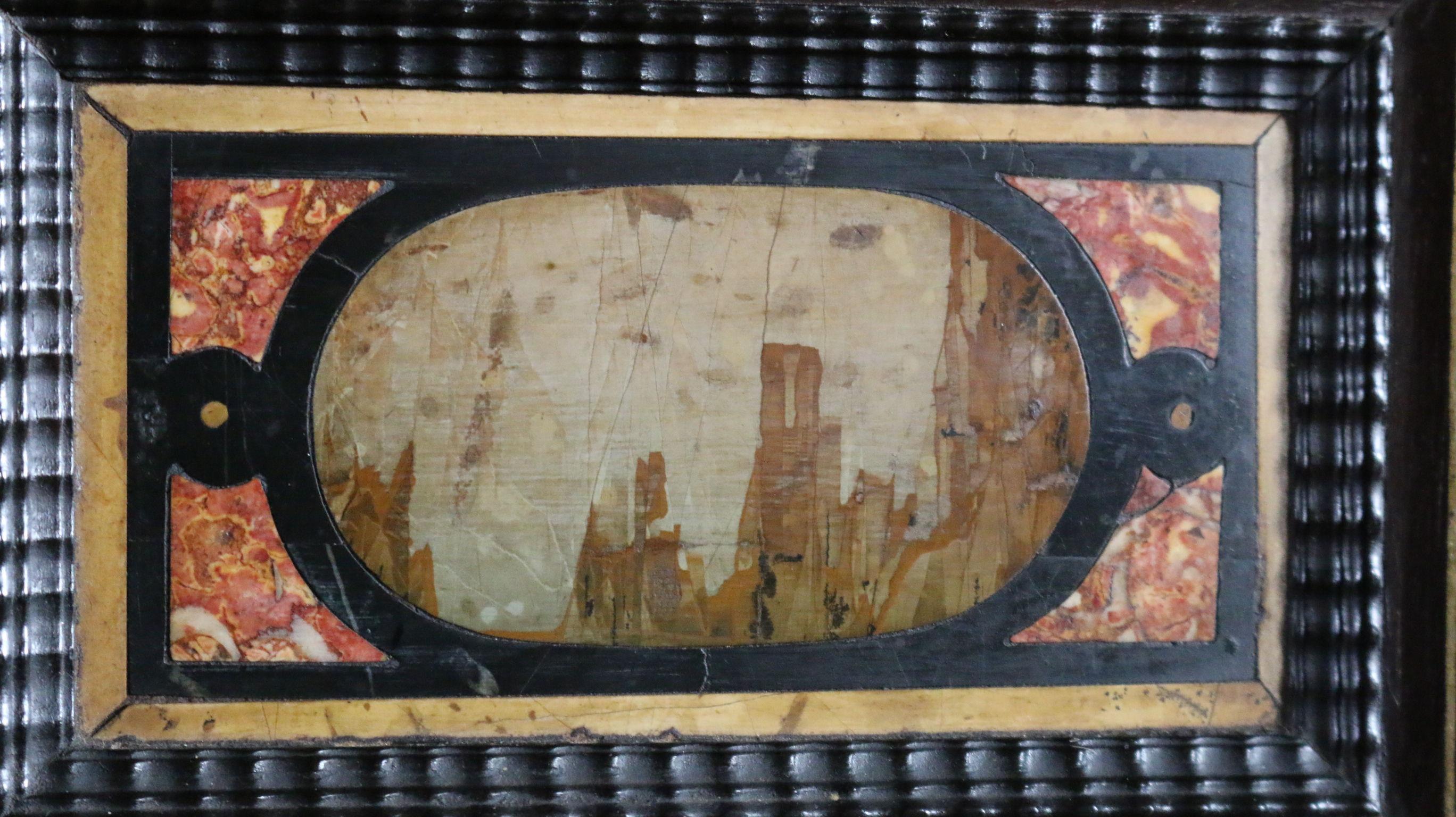 Mobile da tavolo, inizi del XVII secolo, Barocco italiano, Pietra Paesina montata su Walnu in vendita 2