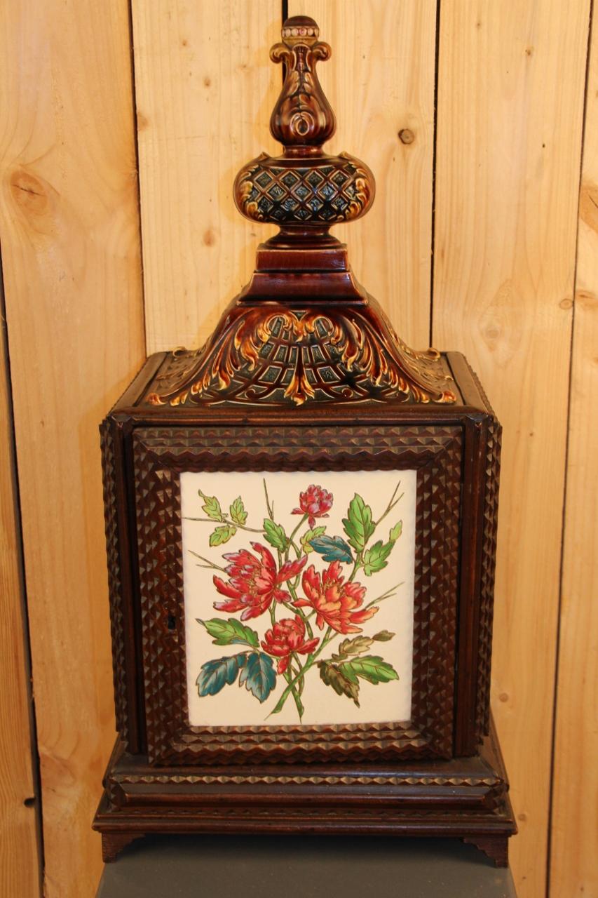 curious wooden cabinet and polychrome enamelled earthenware plate decorated with Renaissance soldiers and flowers has 4 interior drawers lined with red velvet without key
