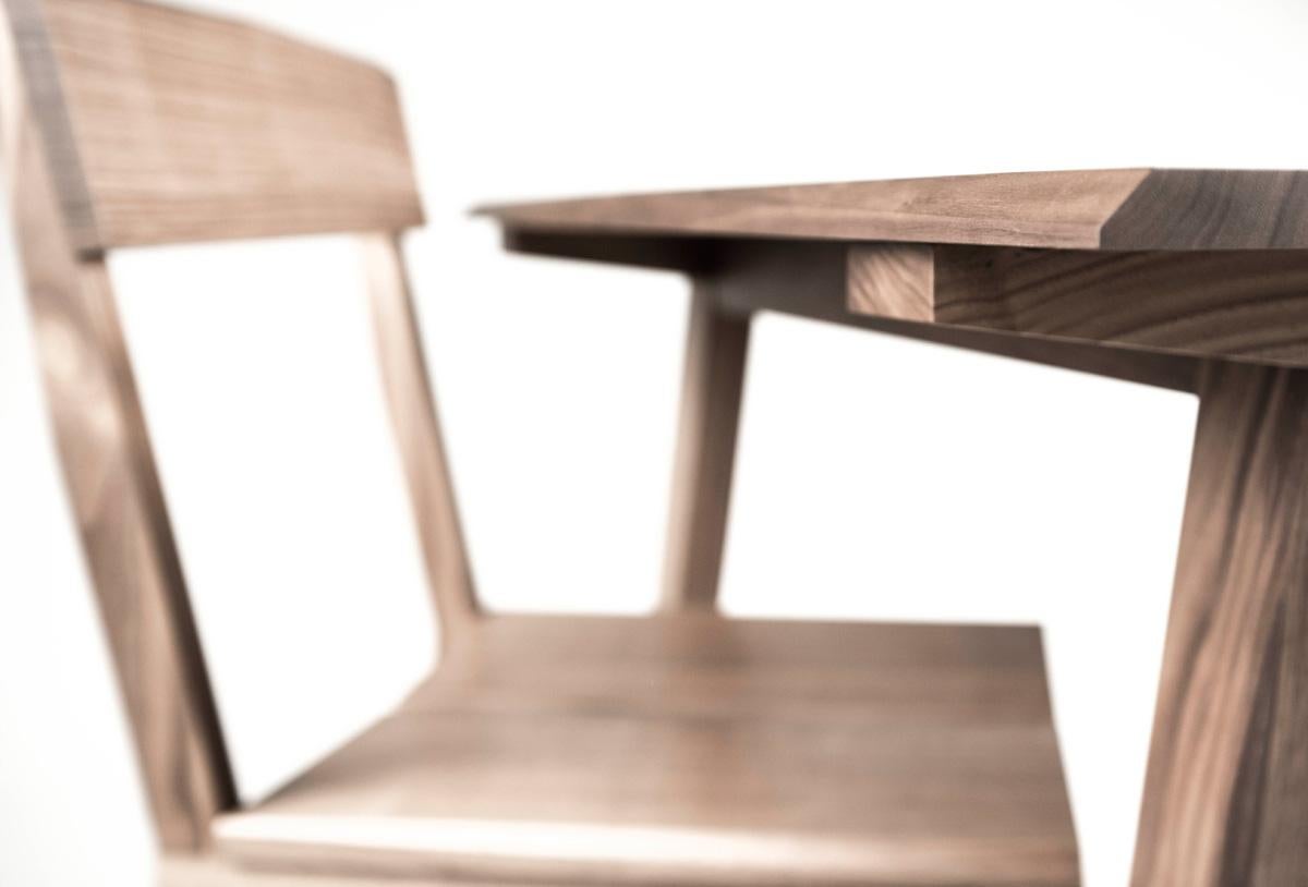 Bois de feuillus Table, table à cartes, table de petit déjeuner, noyer, moderne, bois dur, design Semigood en vente