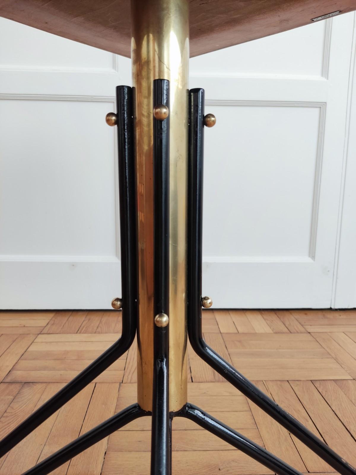 Side table - Carlo Ratti inspiration
Italian designer from the 1960s.
The play of materials and colors: wood, brass, metal as well as pure lines give a lot of elegance and finesse to this rare table.
Age-related traces of use


