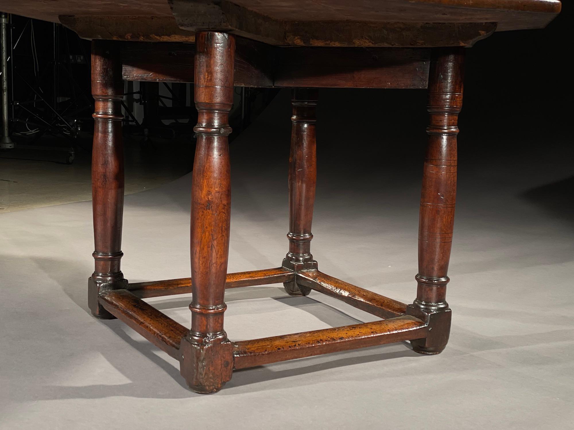 Table, Centre, Dining, Writing, Walnut, Octagonal, French, Renaissance In Good Condition For Sale In BUNGAY, SUFFOLK