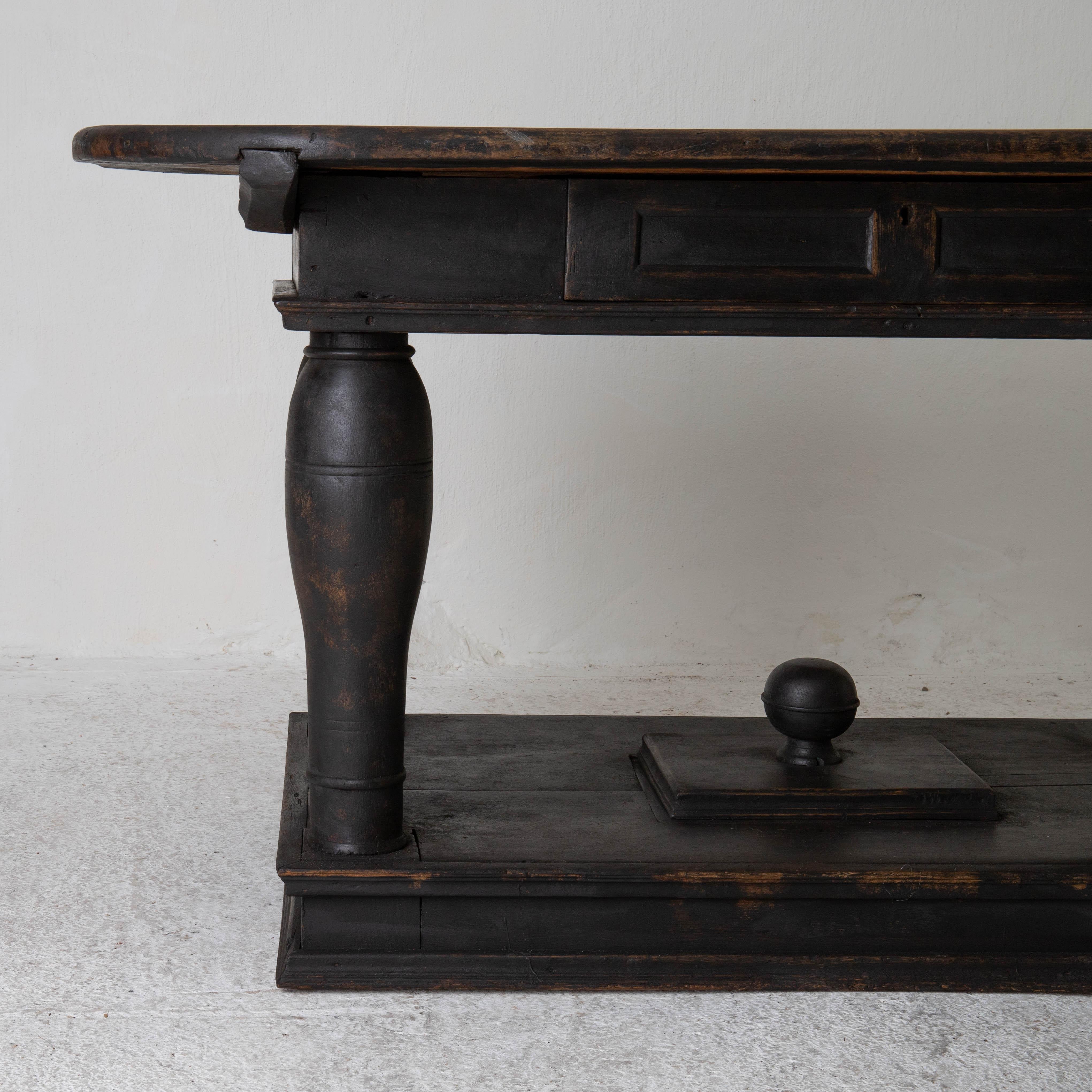 Table Centre Table Swedish Baroque 1650-1750 Black Sweden In Good Condition In New York, NY