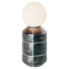 Tischlampe aus Keramik, handgefertigt, Navazi, moderne Keramik-Beleuchtung mit Glaskugel