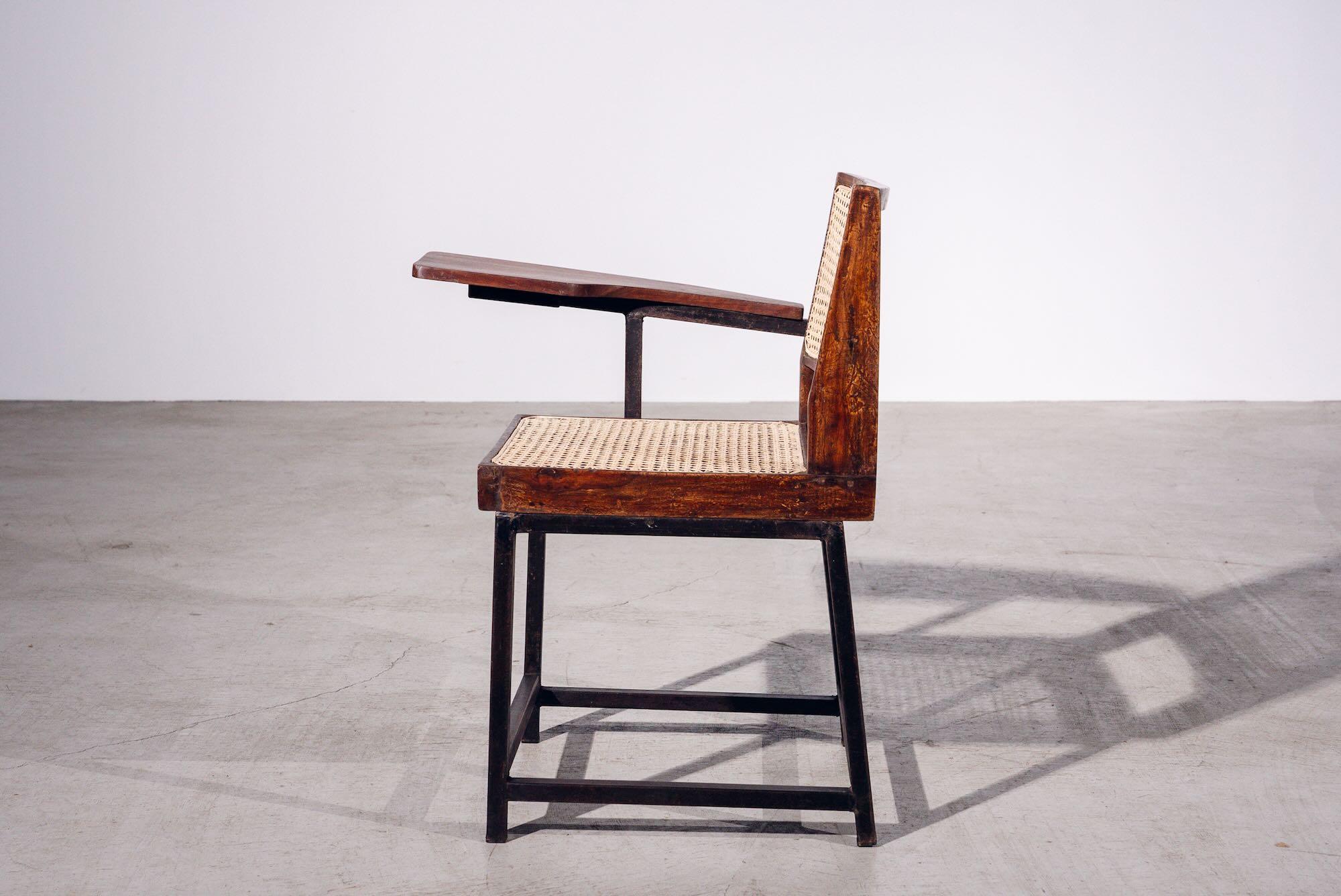 Mid-Century Modern Chaise de table avec pieds en fer par Pierre Jeanneret pour Chandigarh, Inde, Circa 1965 en vente