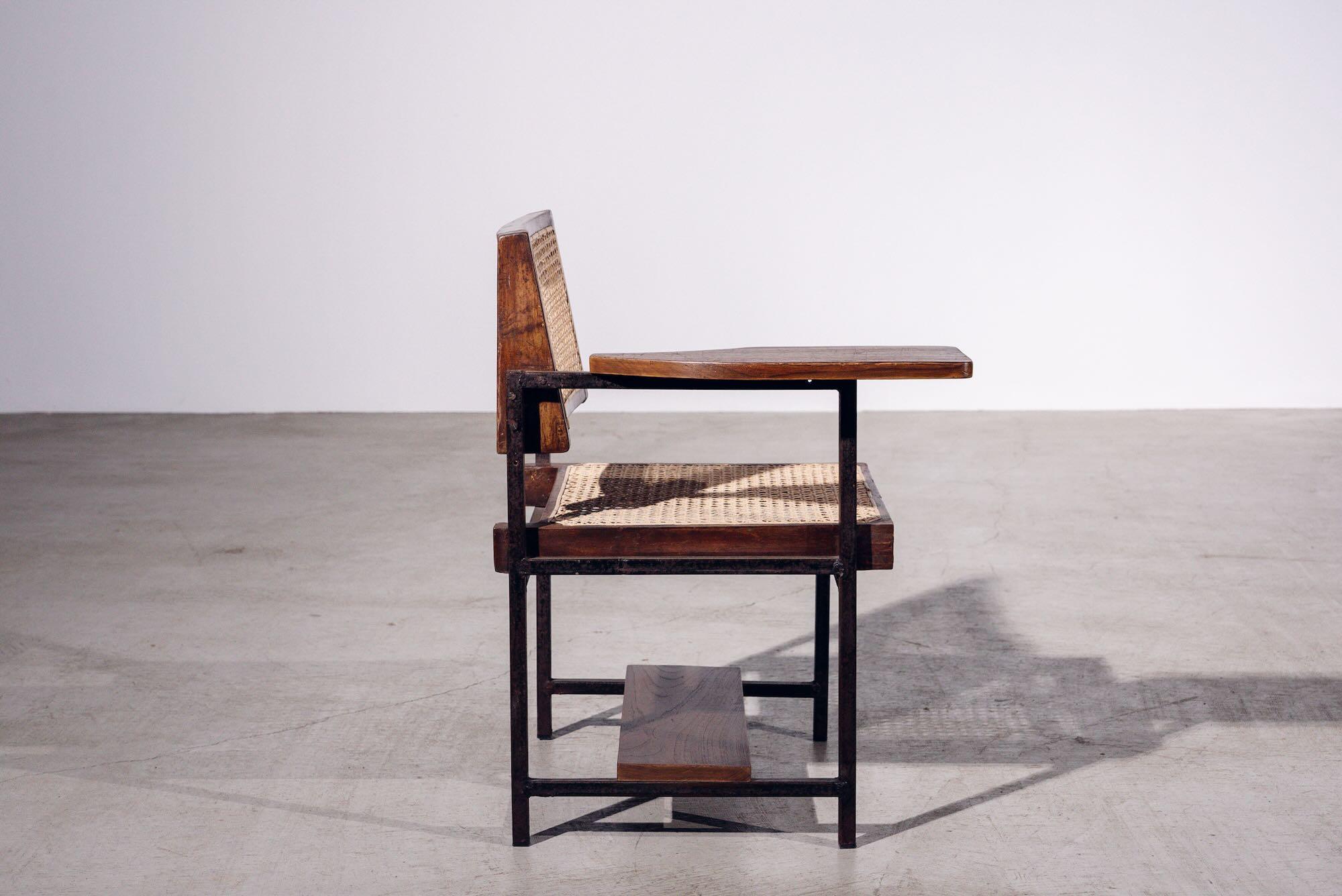 Mid-Century Modern Chaise de table avec pieds en fer par Pierre Jeanneret pour Chandigarh, Inde, Circa 1965 en vente