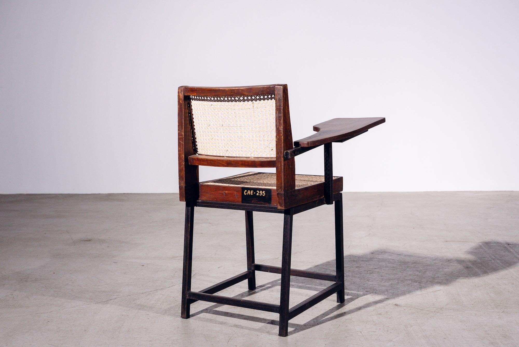 Indien Chaise de table avec pieds en fer par Pierre Jeanneret pour Chandigarh, Inde, Circa 1965 en vente