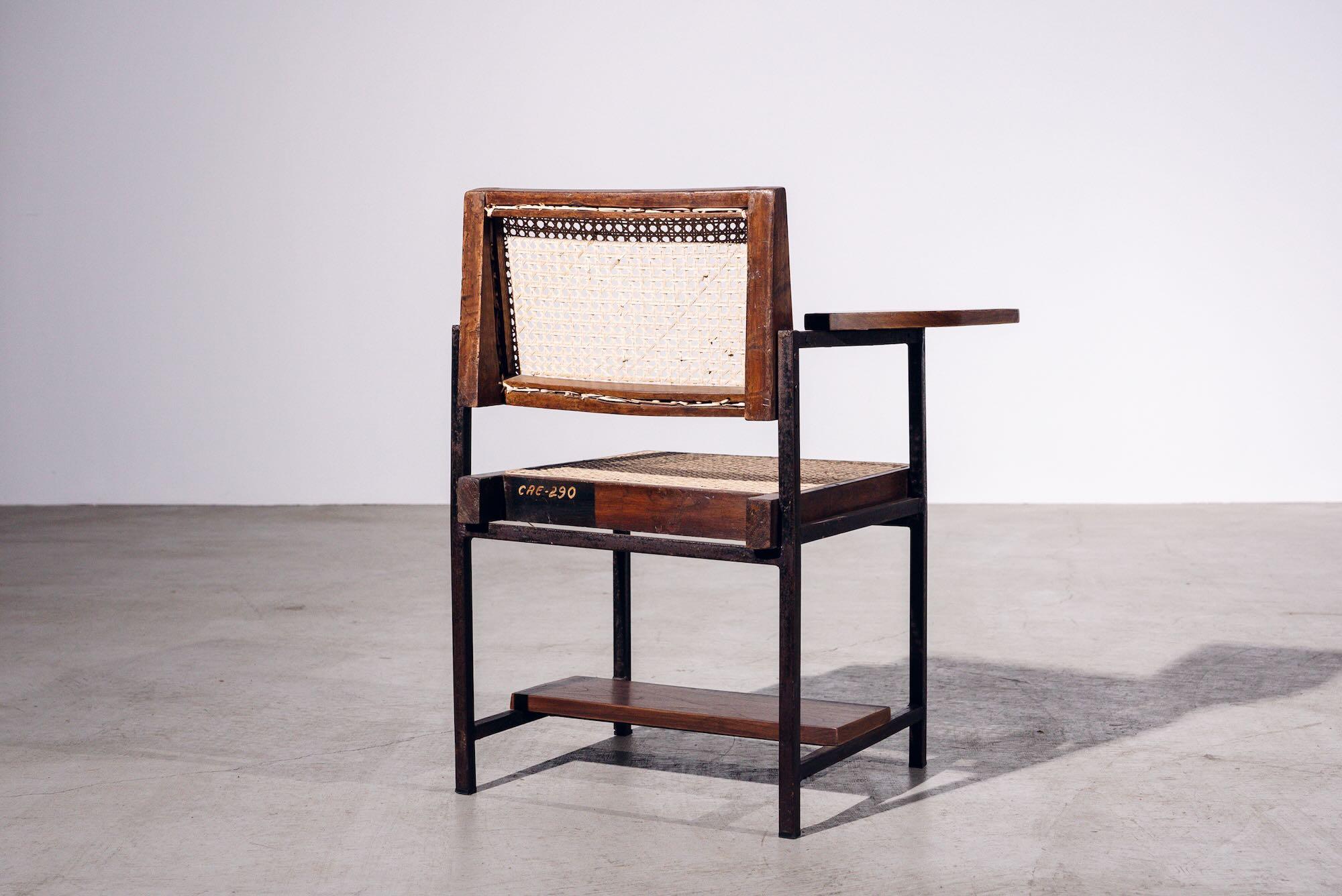 Indien Chaise de table avec pieds en fer par Pierre Jeanneret pour Chandigarh, Inde, Circa 1965 en vente