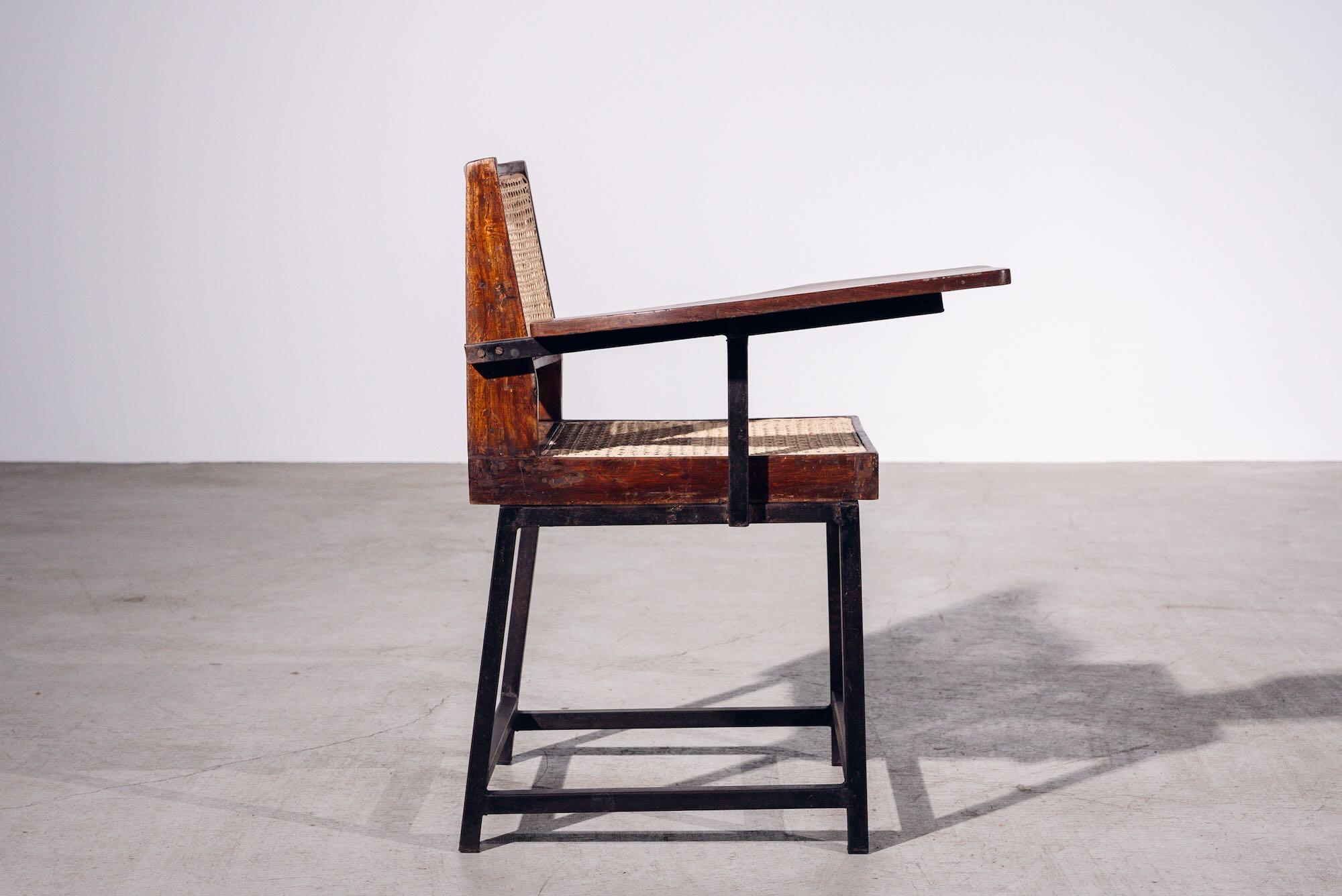 Chaise de table avec pieds en fer par Pierre Jeanneret pour Chandigarh, Inde, Circa 1965 Bon état - En vente à Tokyo, JP