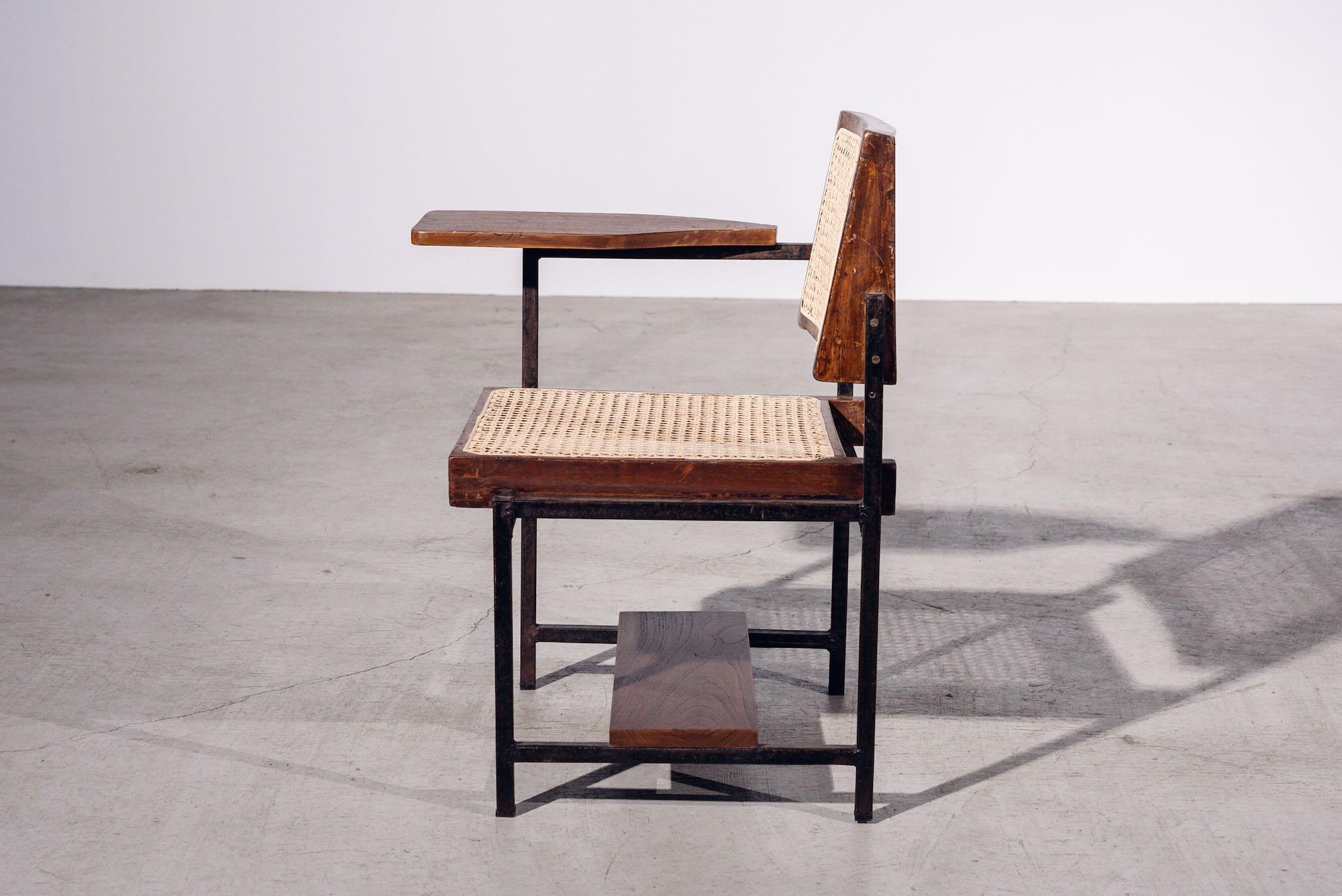 Chaise de table avec pieds en fer par Pierre Jeanneret pour Chandigarh, Inde, Circa 1965 Bon état - En vente à Tokyo, JP
