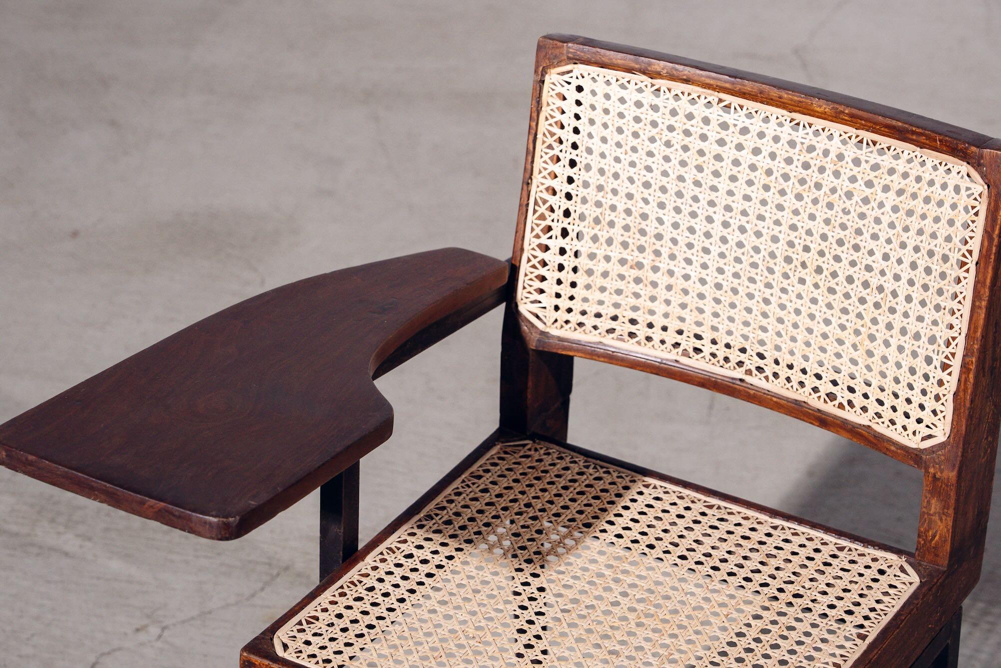 Teck Chaise de table avec pieds en fer par Pierre Jeanneret pour Chandigarh, Inde, Circa 1965 en vente