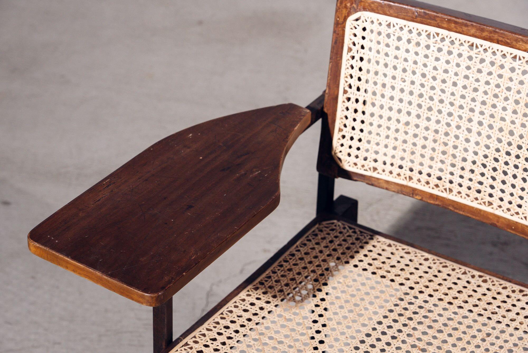 Fer Chaise de table avec pieds en fer par Pierre Jeanneret pour Chandigarh, Inde, Circa 1965 en vente