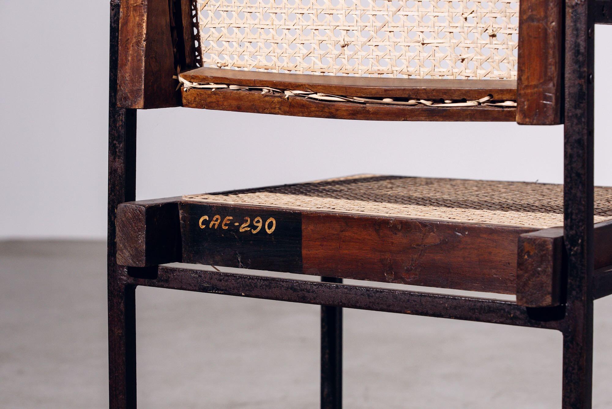 Chaise de table avec pieds en fer par Pierre Jeanneret pour Chandigarh, Inde, Circa 1965 en vente 2