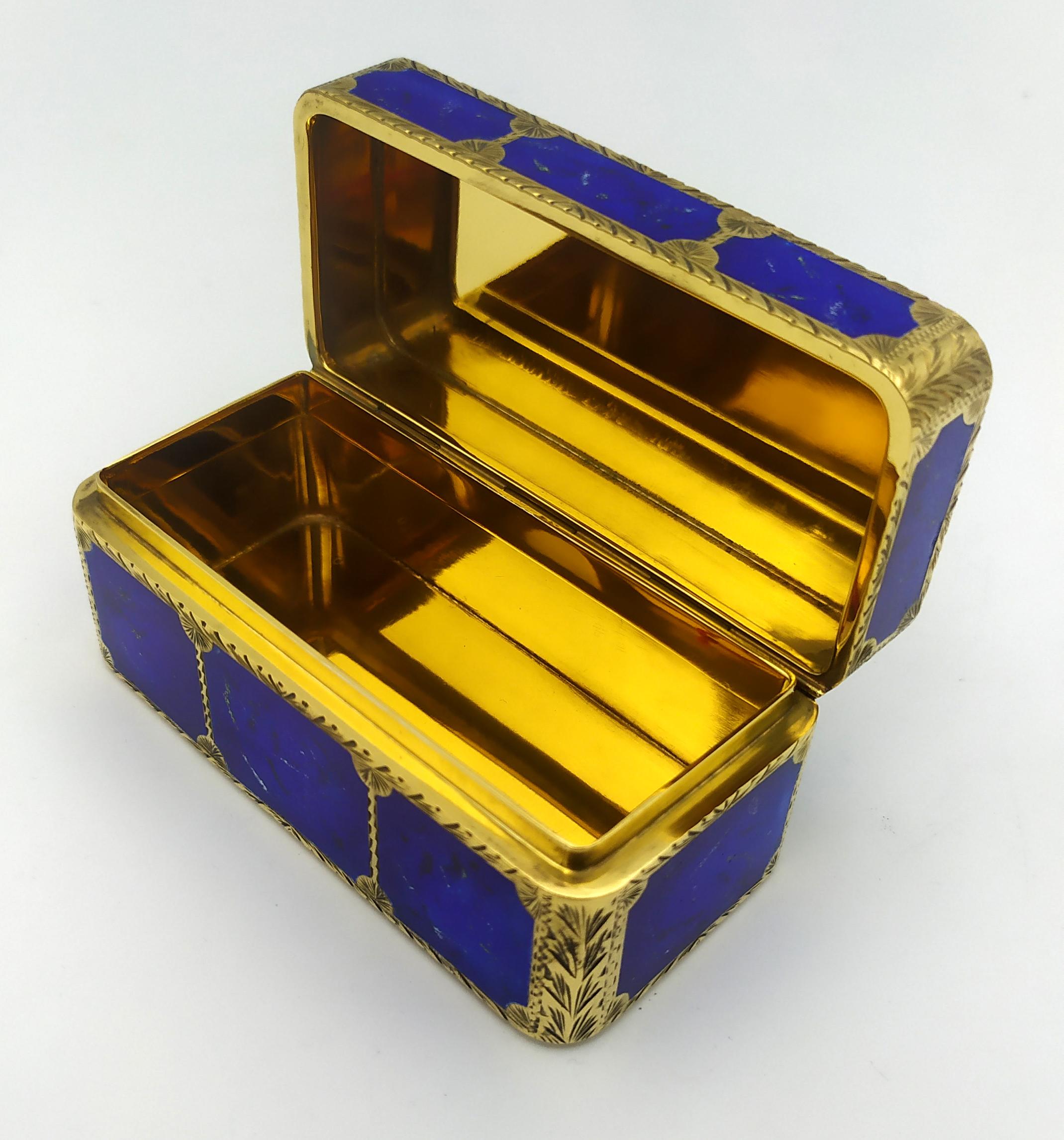 Table Cigarette Box like lapis lazuli stone enamel on guilloche Salimbeni. In Excellent Condition For Sale In Firenze, FI