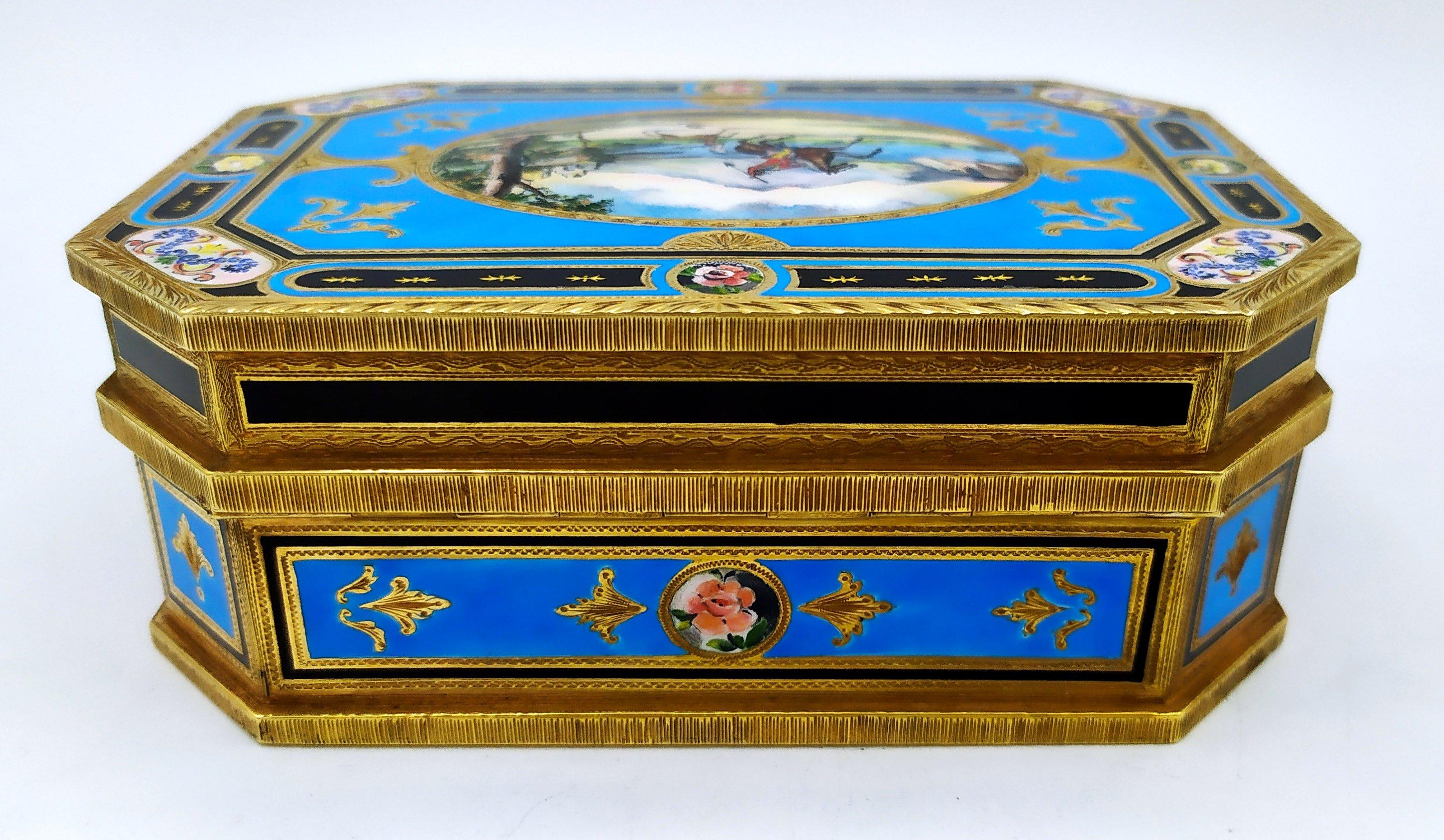 Pitillera de mesa miniaturas florales e inserciones de paillones de oro Salimbeni. Moderno en venta