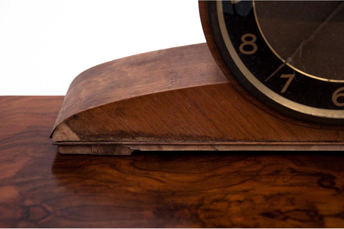Table clock by Telavox from the mid-20th century.

Dimensions: Height 23 cm / width 43 cm / depth 11 cm.