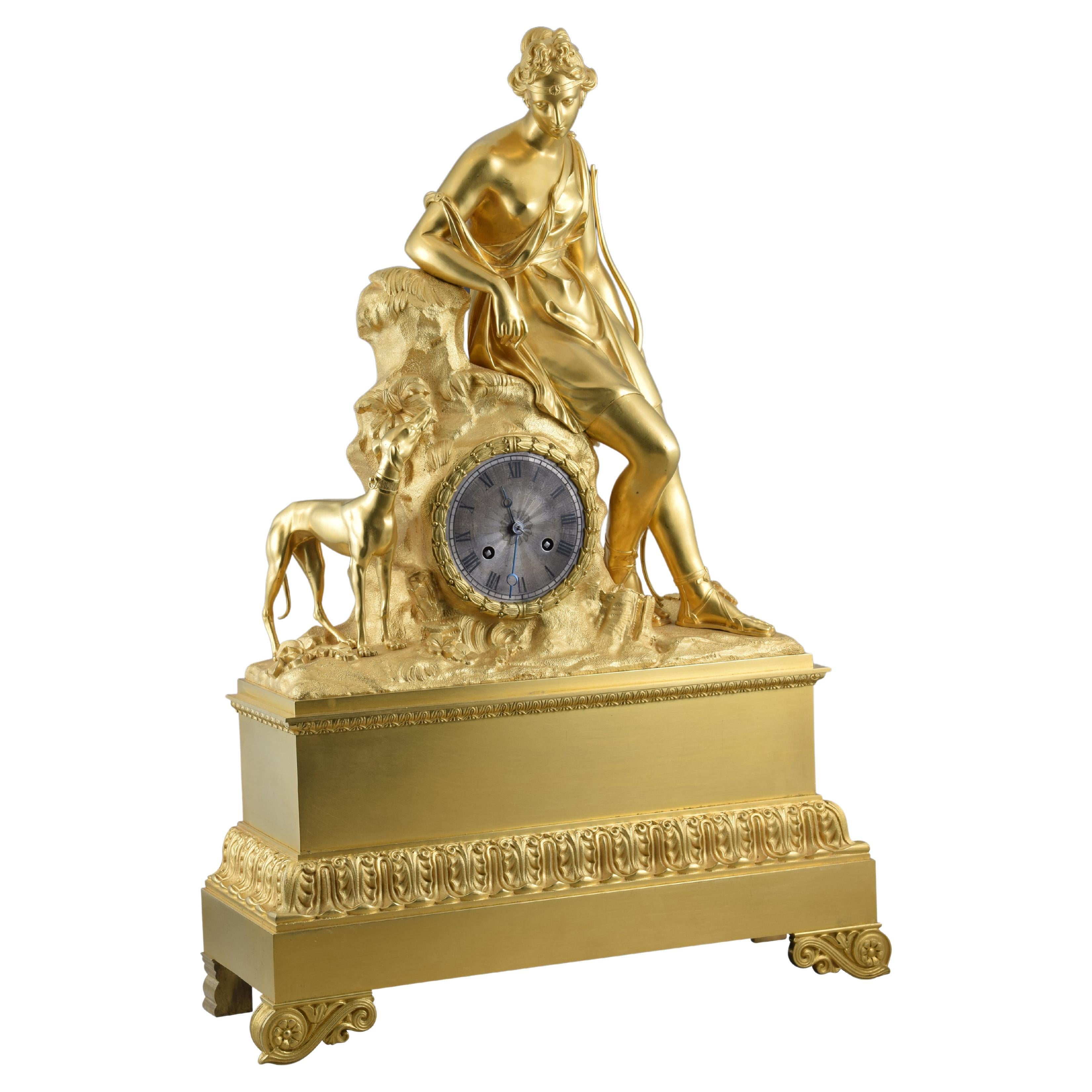 Horloge de table Diana Bronze doré. France, 19ème siècle. en vente